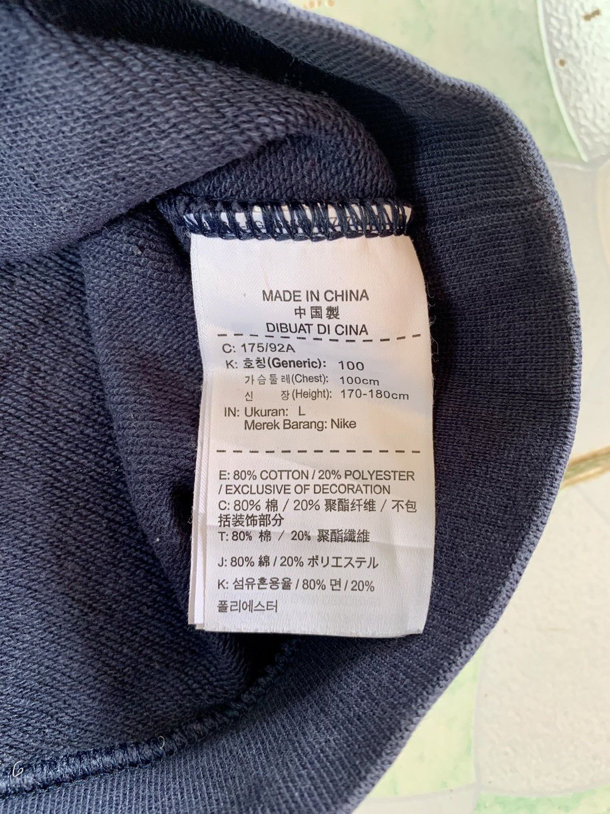 Nike Vintage Nike Embroidered Logo Crewneck Sweatshirt Faded Navy Size US L / EU 52-54 / 3 - 3 Thumbnail