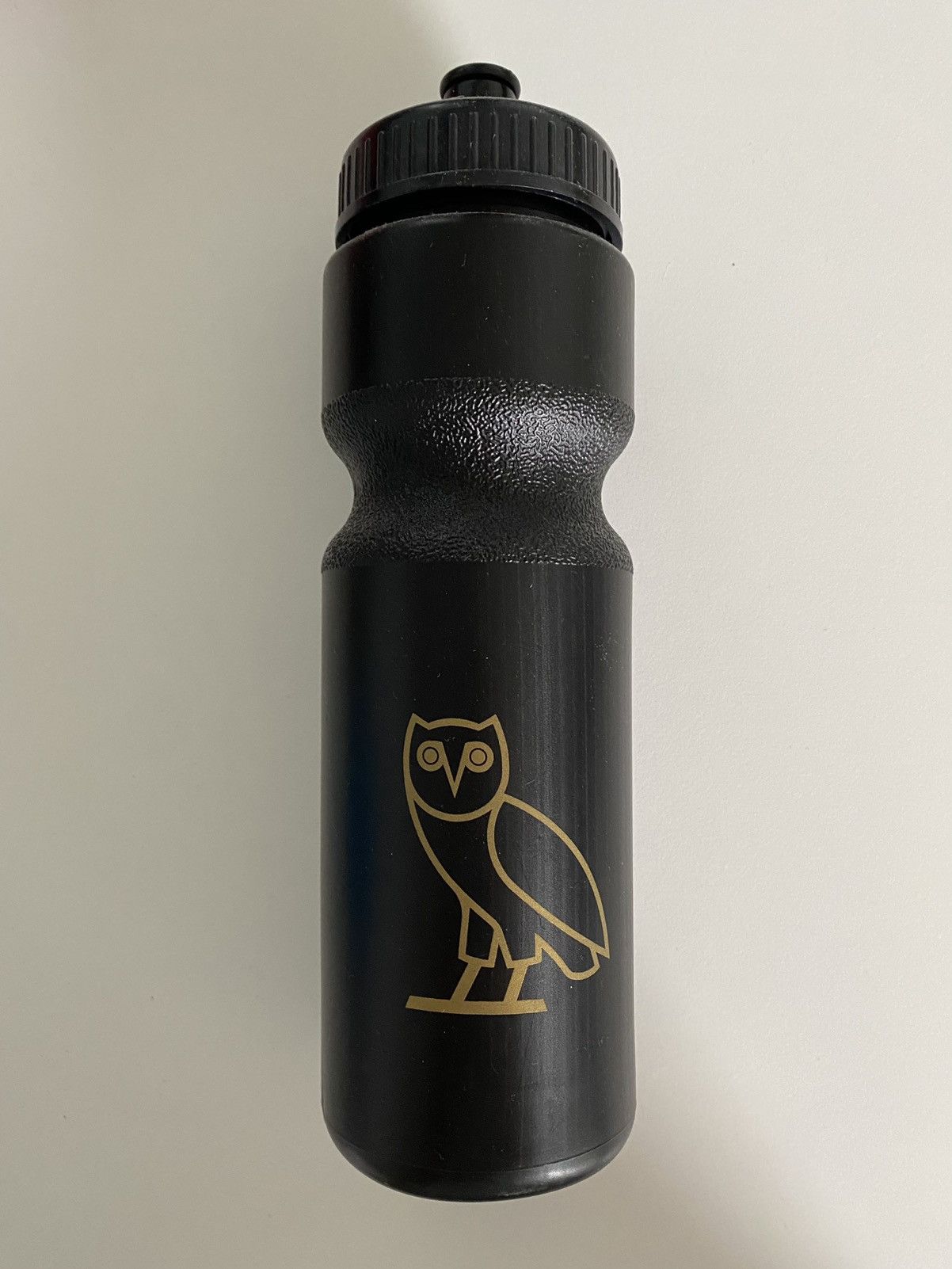 NBA × October's Very Own Rare OVO x Toronto Raptors Plastic Water Bottle Size ONE SIZE - 1 Thumbnail