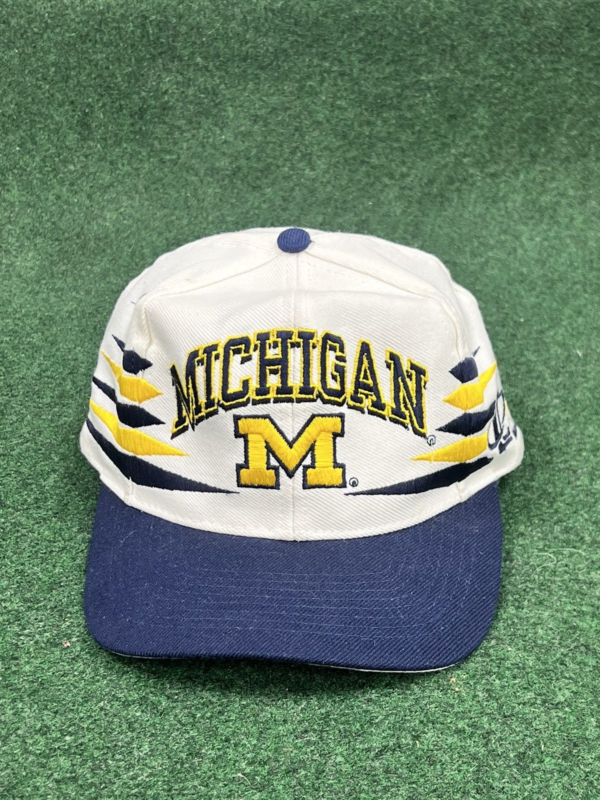image of Logo Athletic 90's Michigan Wolverines Rose Bowl Diamond Cut Snapback Hat in White, Men's