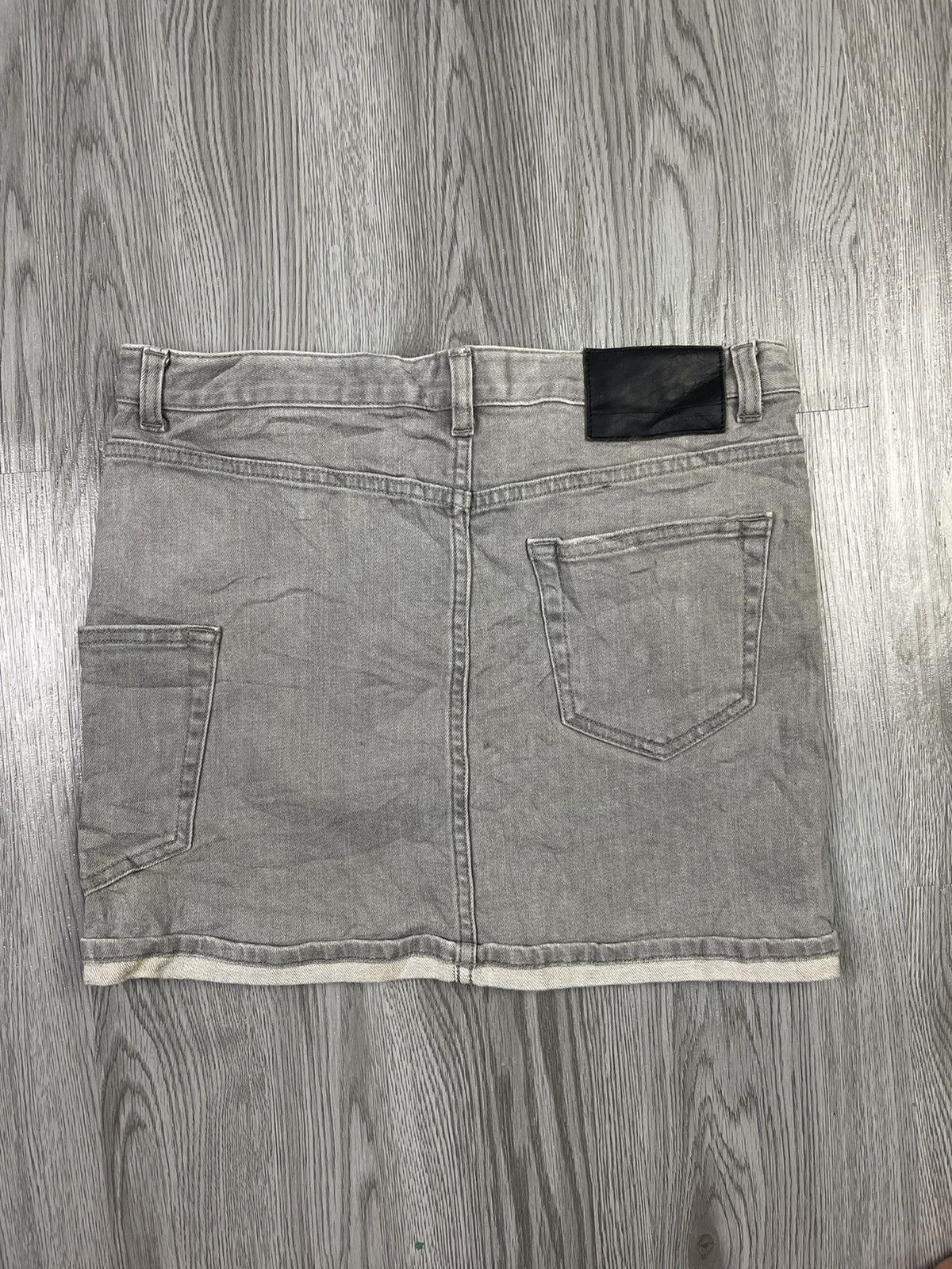 Japanese Brand × Undercover × Uniqlo Undercover Uniqlo stretch grey denim utilities mini skirt Size 28" / US 6 / IT 42 - 2 Thumbnail