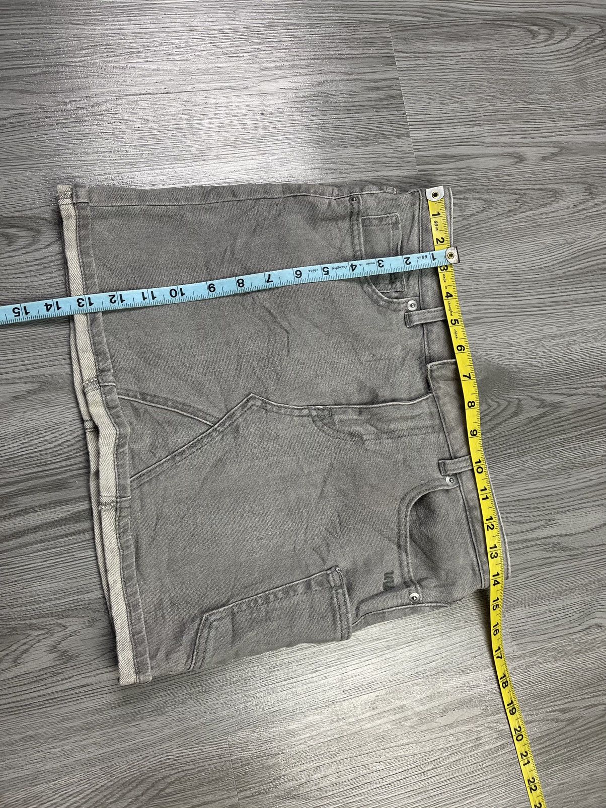Japanese Brand × Undercover × Uniqlo Undercover Uniqlo stretch grey denim utilities mini skirt Size 28" / US 6 / IT 42 - 7 Thumbnail