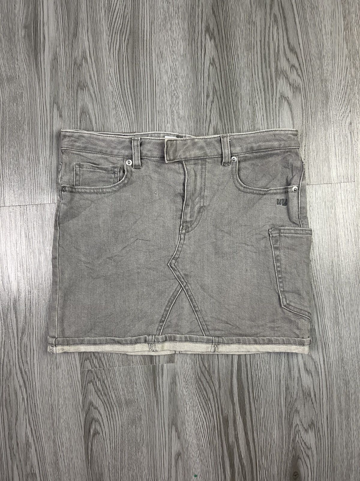Japanese Brand × Undercover × Uniqlo Undercover Uniqlo stretch grey denim utilities mini skirt Size 28" / US 6 / IT 42 - 1 Thumbnail