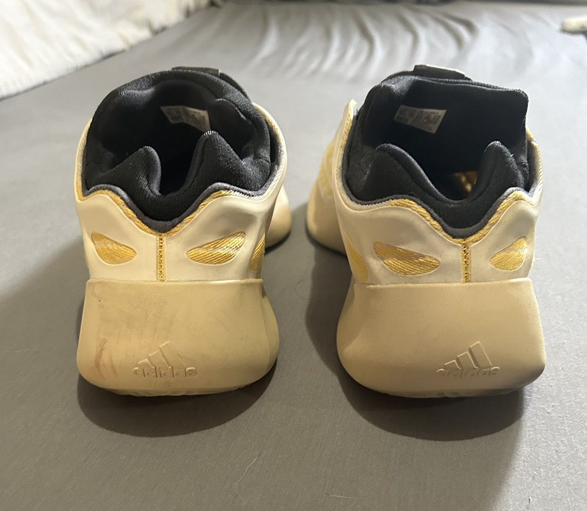 Yeezy 700 Safflower