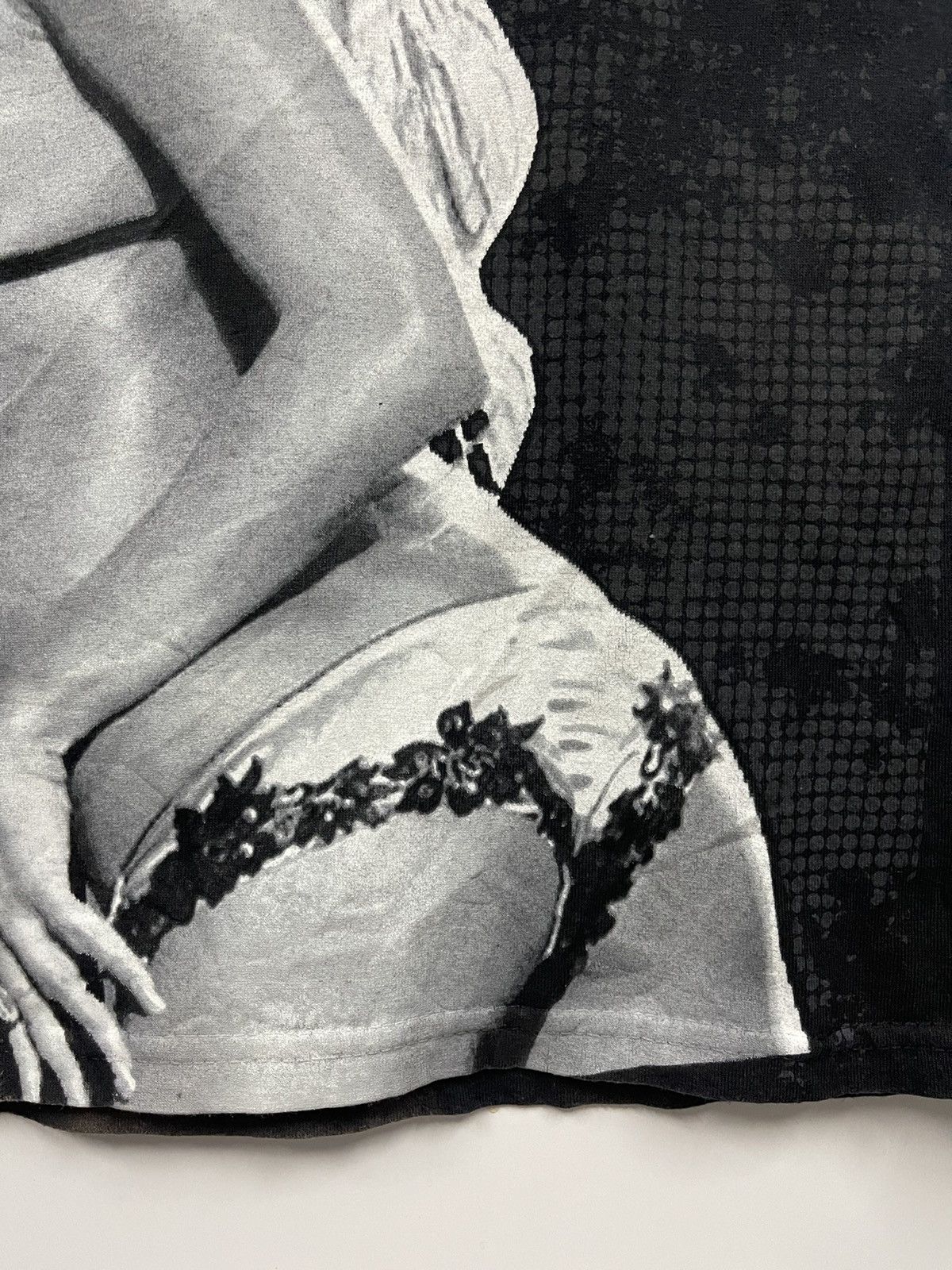 ODM × Vintage Vintage Y2K Silky Smooth Sex Girl Sun Fadad T Shirt Size US XXL / EU 58 / 5 - 5 Thumbnail