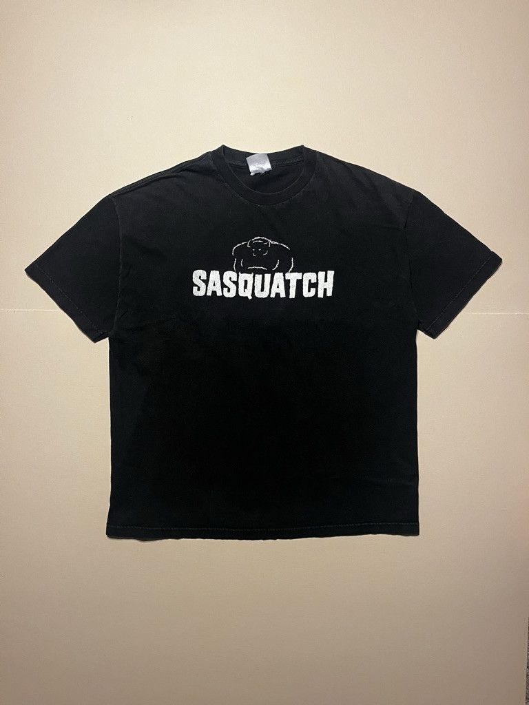 Vintage Vintage 90s "Sasquatch" Tee Size US L / EU 52-54 / 3 - 1 Thumbnail