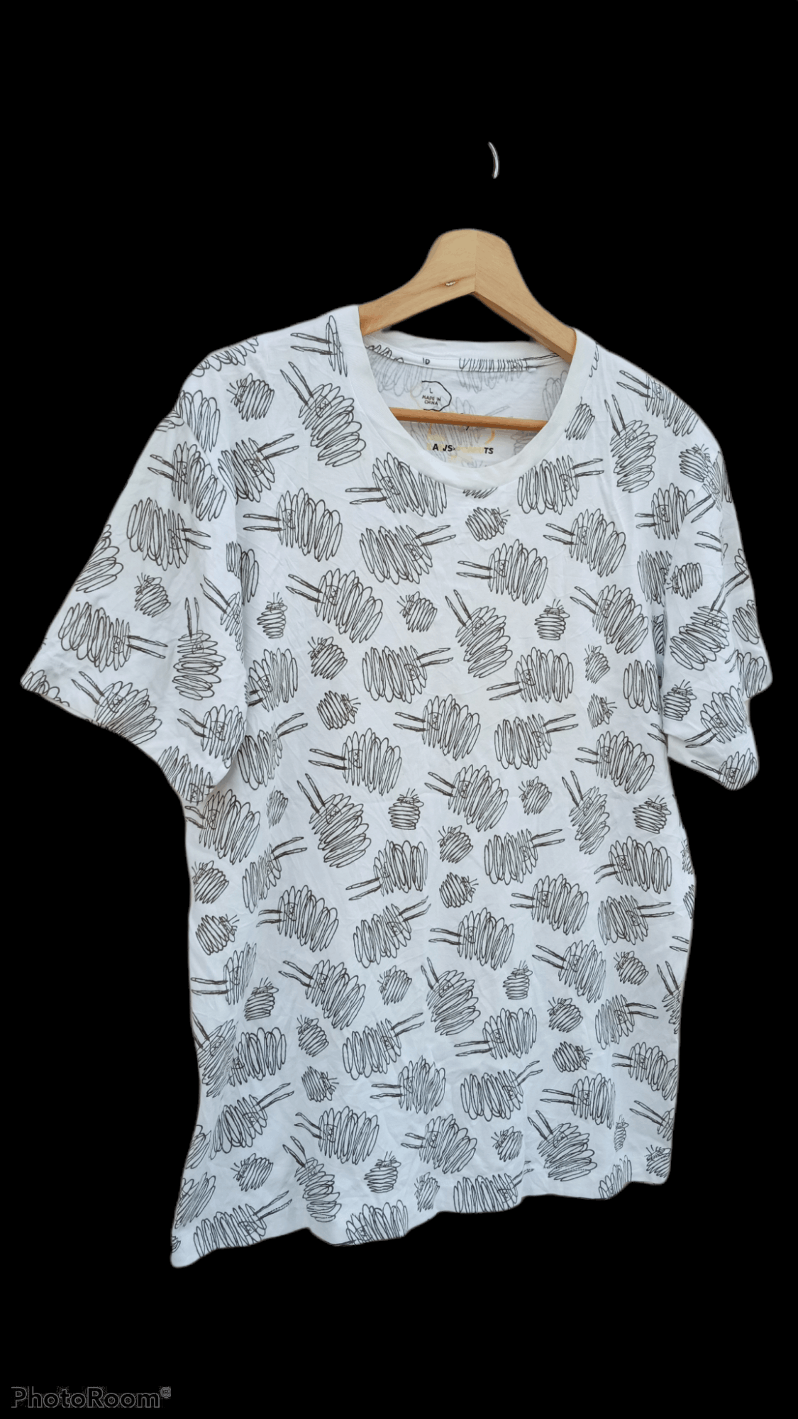 Japanese Brand × Kaws × Uniqlo 🔥🔥UT x Kaws Full Print T-Shirt Size US L / EU 52-54 / 3 - 2 Thumbnail