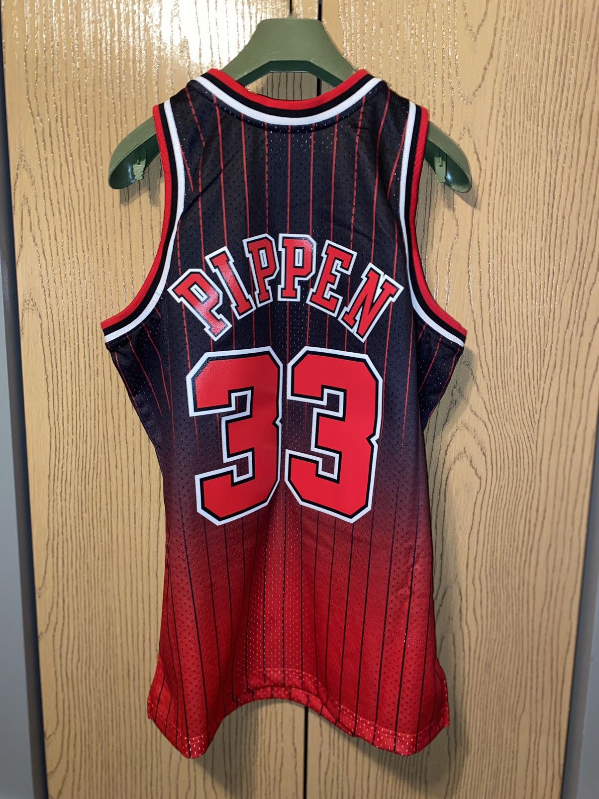 Mitchell & Ness × NBA Mitchell & Ness Chicago Bulls Scottie Pippen #33 Jersey Sz L Size US L / EU 52-54 / 3 - 6 Thumbnail