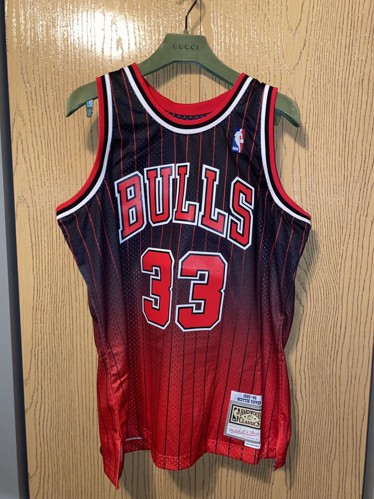 Mitchell & Ness × NBA Mitchell & Ness Chicago Bulls Scottie Pippen #33 Jersey Sz L Size US L / EU 52-54 / 3 - 1 Thumbnail