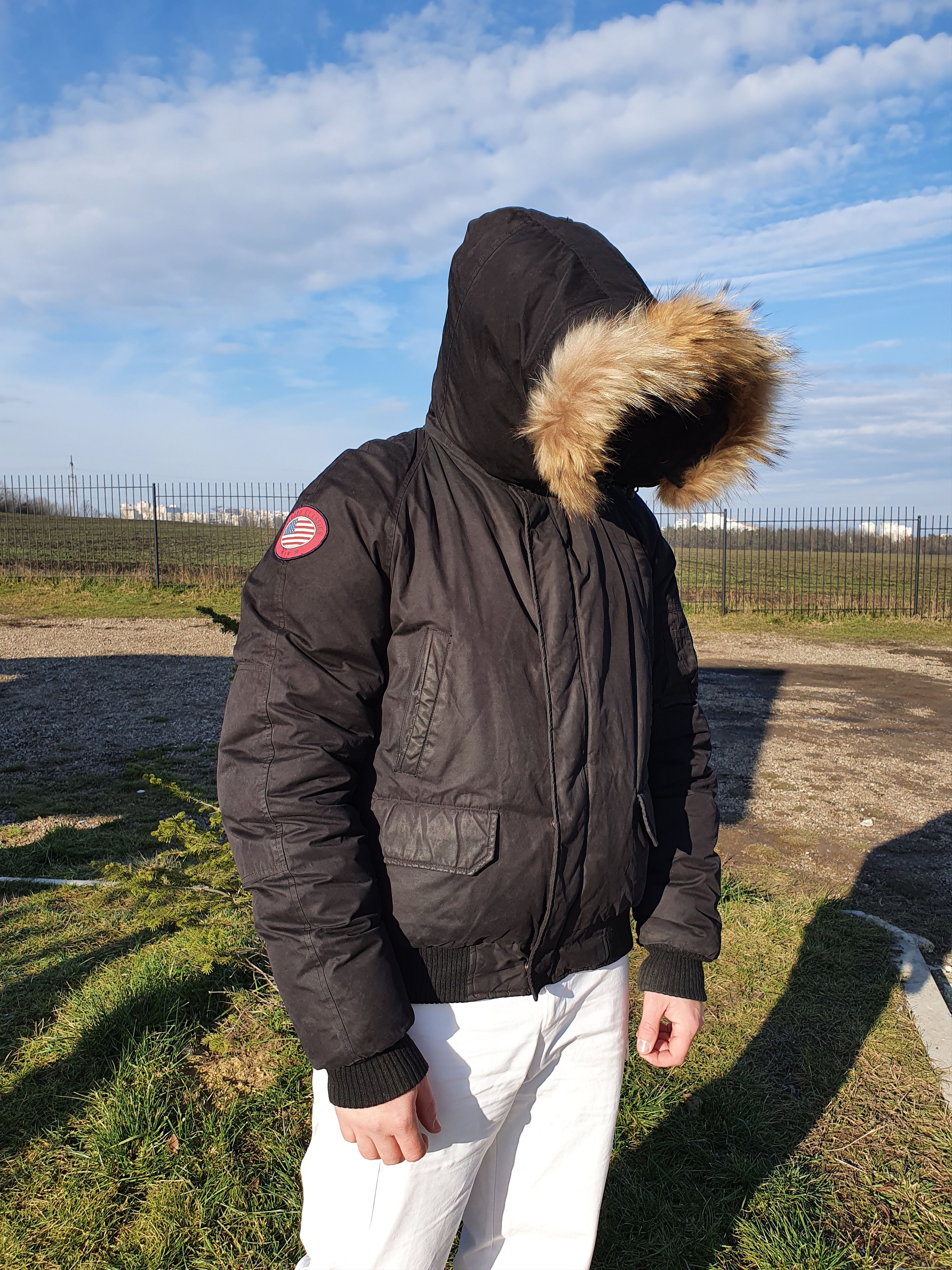 Marlboro × Marlboro Classics Vintage Marlboro Down Bomber Jacket Canada Goose style Size US L / EU 52-54 / 3 - 7 Thumbnail