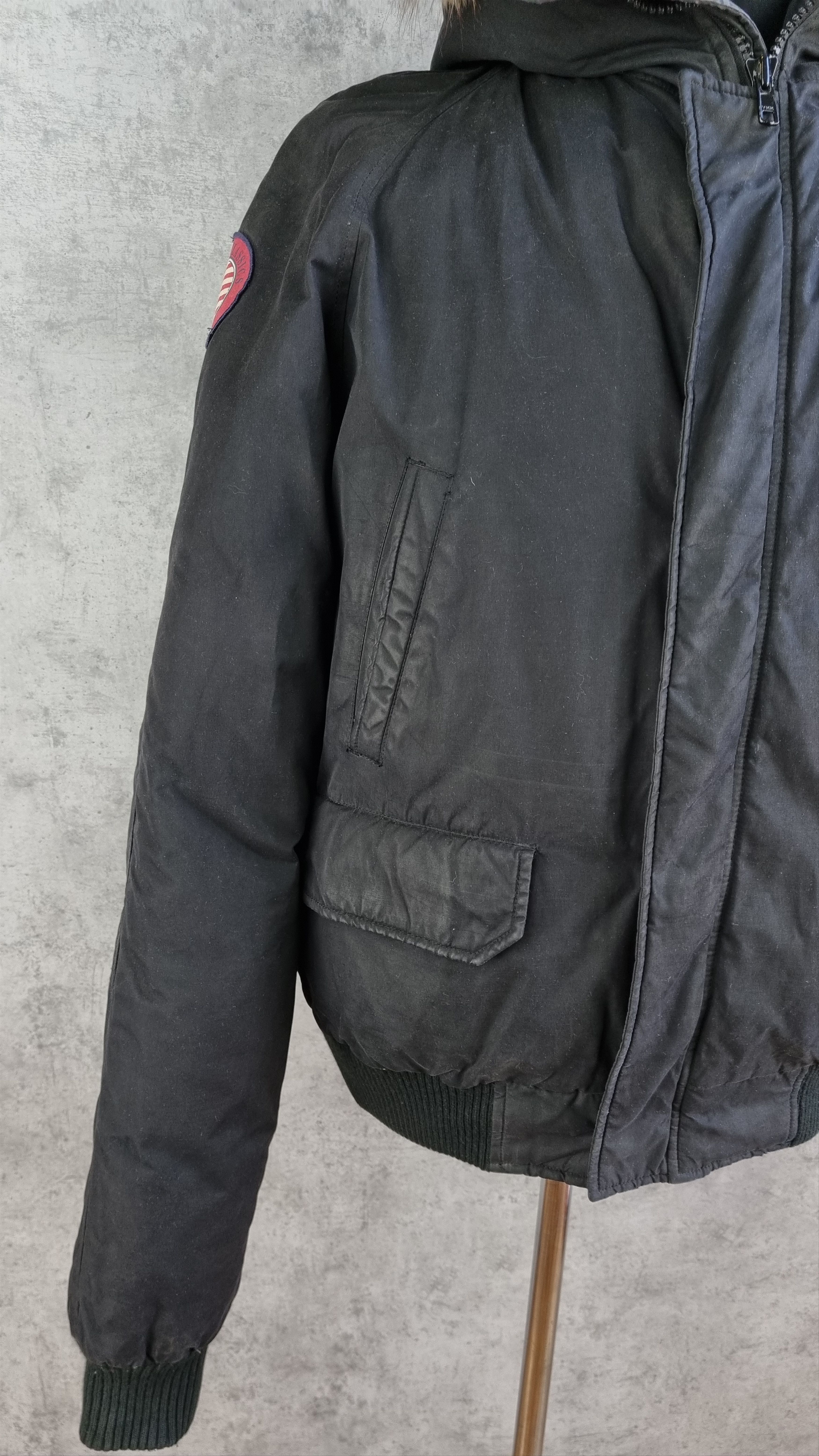 Marlboro × Marlboro Classics Vintage Marlboro Down Bomber Jacket Canada Goose style Size US L / EU 52-54 / 3 - 15 Thumbnail
