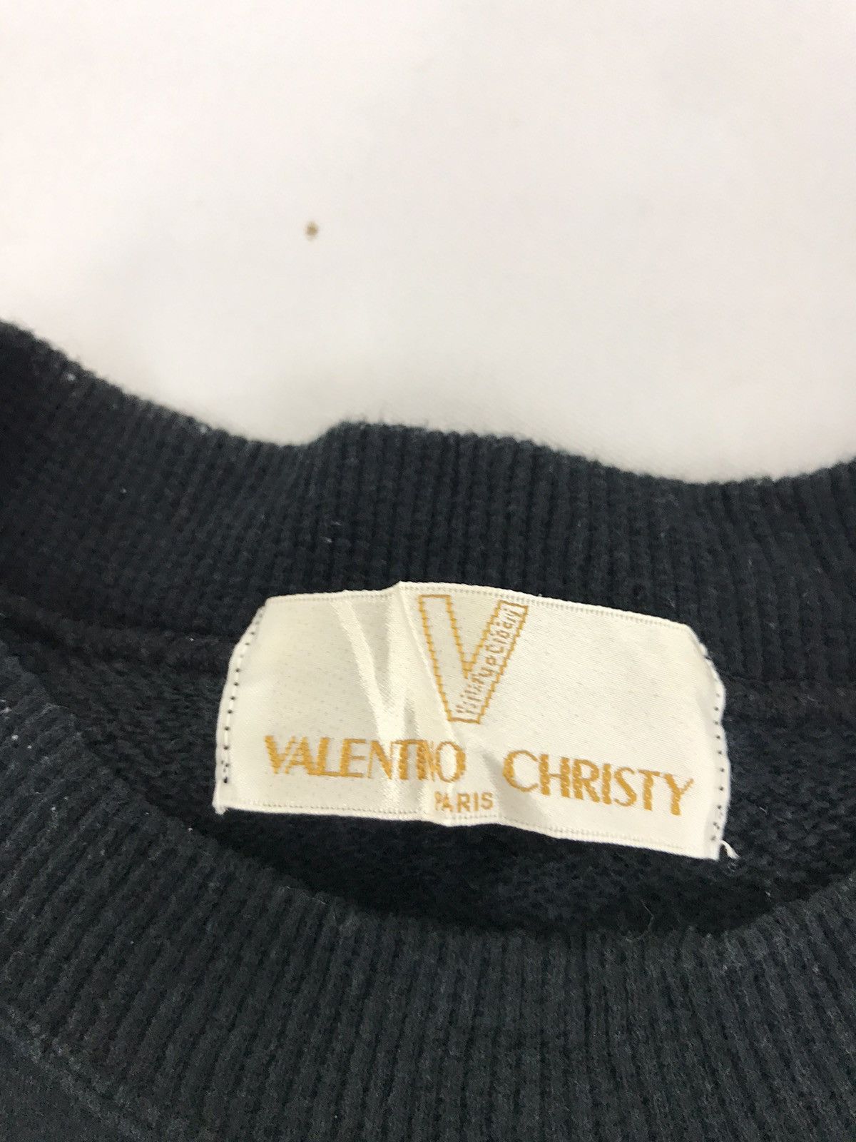 Valentino Vintage Valentino Christy Paris Sweatshirt Spell Out Size L Size US L / EU 52-54 / 3 - 3 Thumbnail