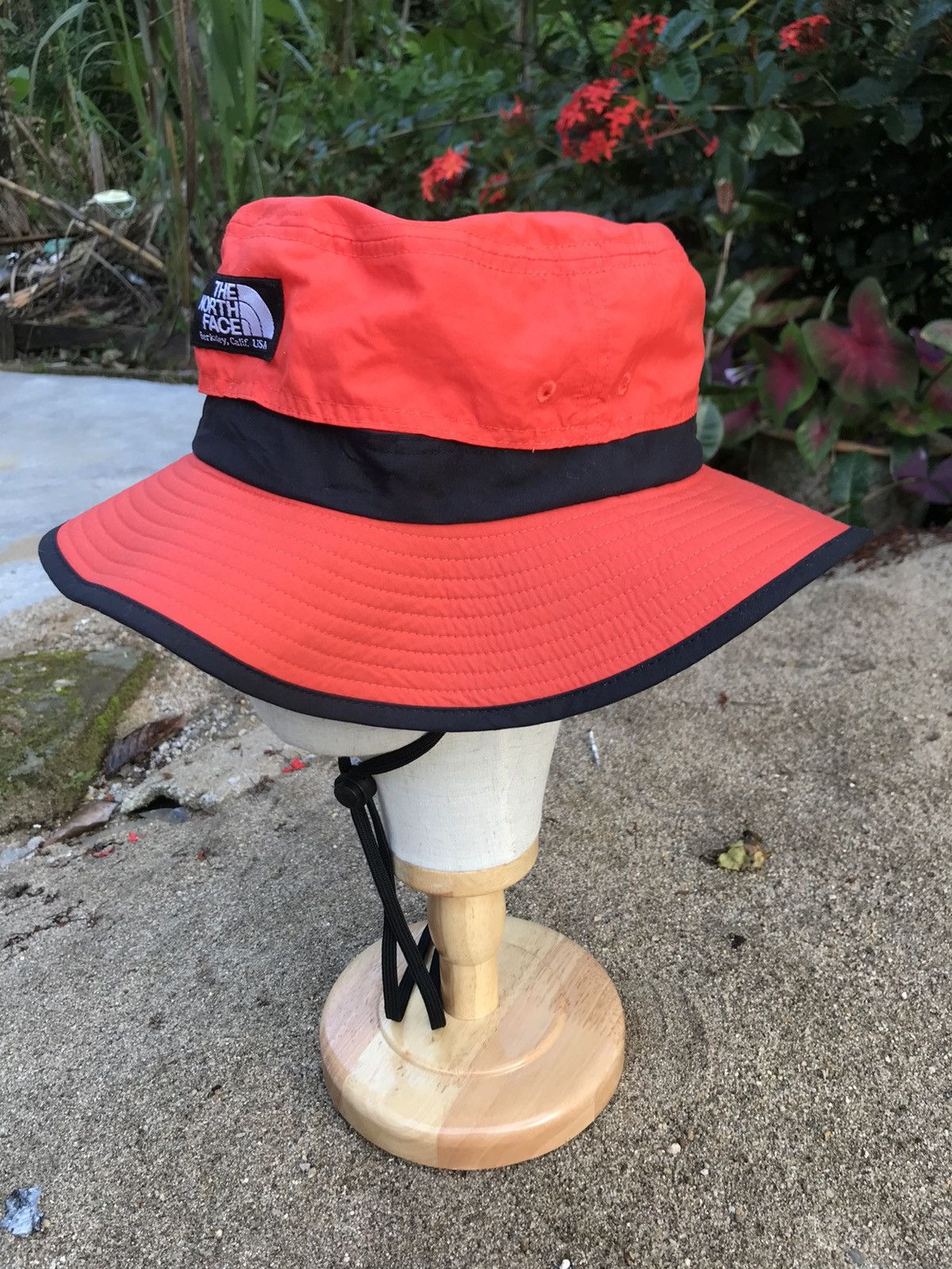 The North Face × Vintage the north face neon orange bucket hat with laces Size ONE SIZE - 3 Thumbnail