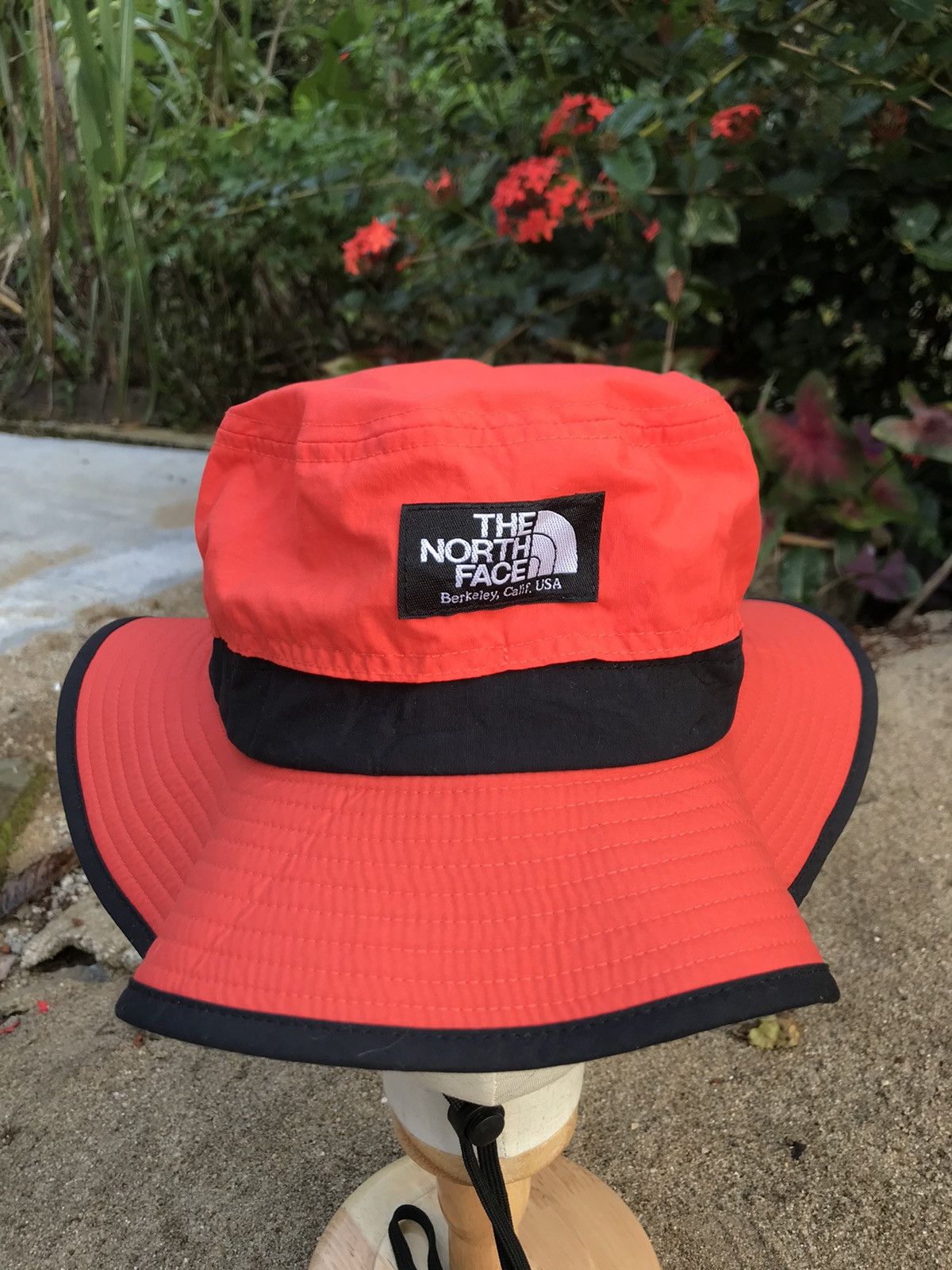 The North Face × Vintage the north face neon orange bucket hat with laces Size ONE SIZE - 2 Thumbnail