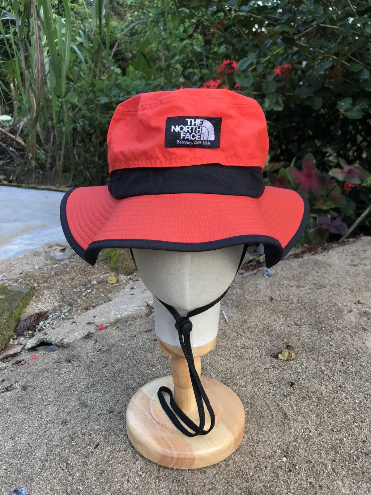 The North Face × Vintage the north face neon orange bucket hat with laces Size ONE SIZE - 4 Thumbnail