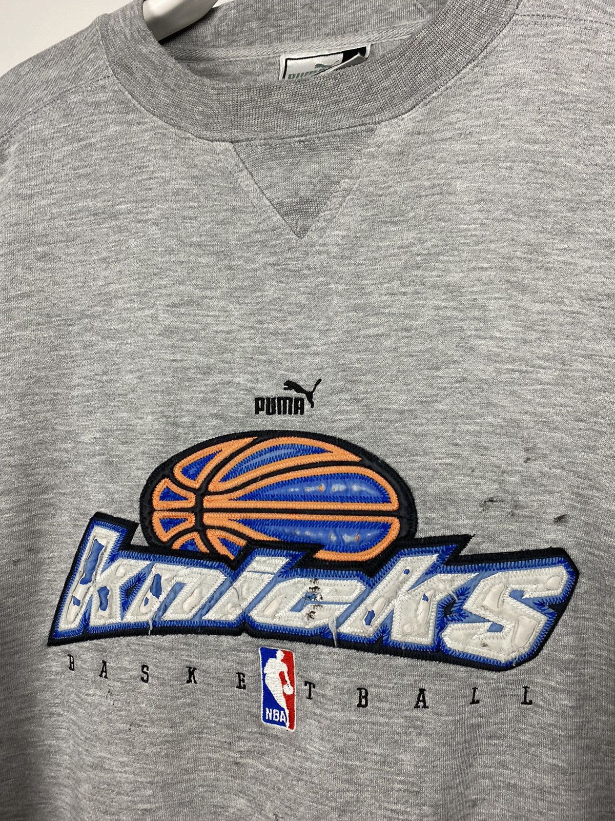 NBA New York Knicks vintage Puma grey sweatshirt NBA thrashed Size US M / EU 48-50 / 2 - 2 Thumbnail