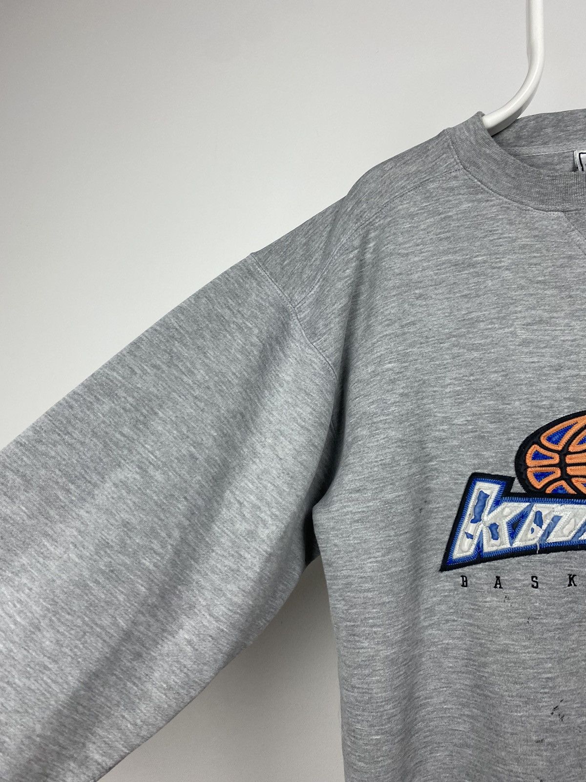 NBA New York Knicks vintage Puma grey sweatshirt NBA thrashed Size US M / EU 48-50 / 2 - 3 Thumbnail