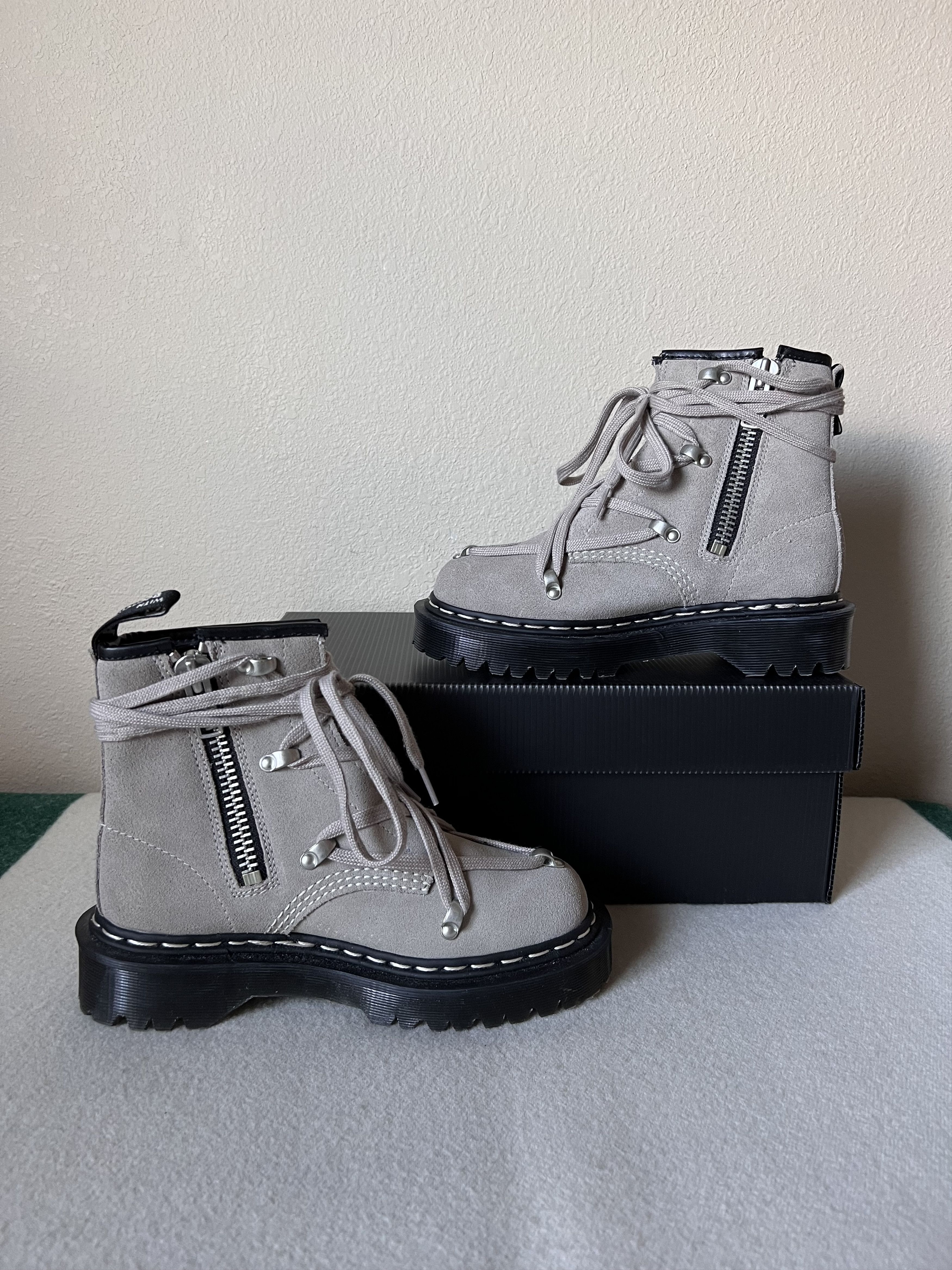 Dr. Martens × Rick Owens Rick Owens Dr. Martens 1460 Bex Suede Boots in Beige Size US 6 / IT 36 - 3 Thumbnail