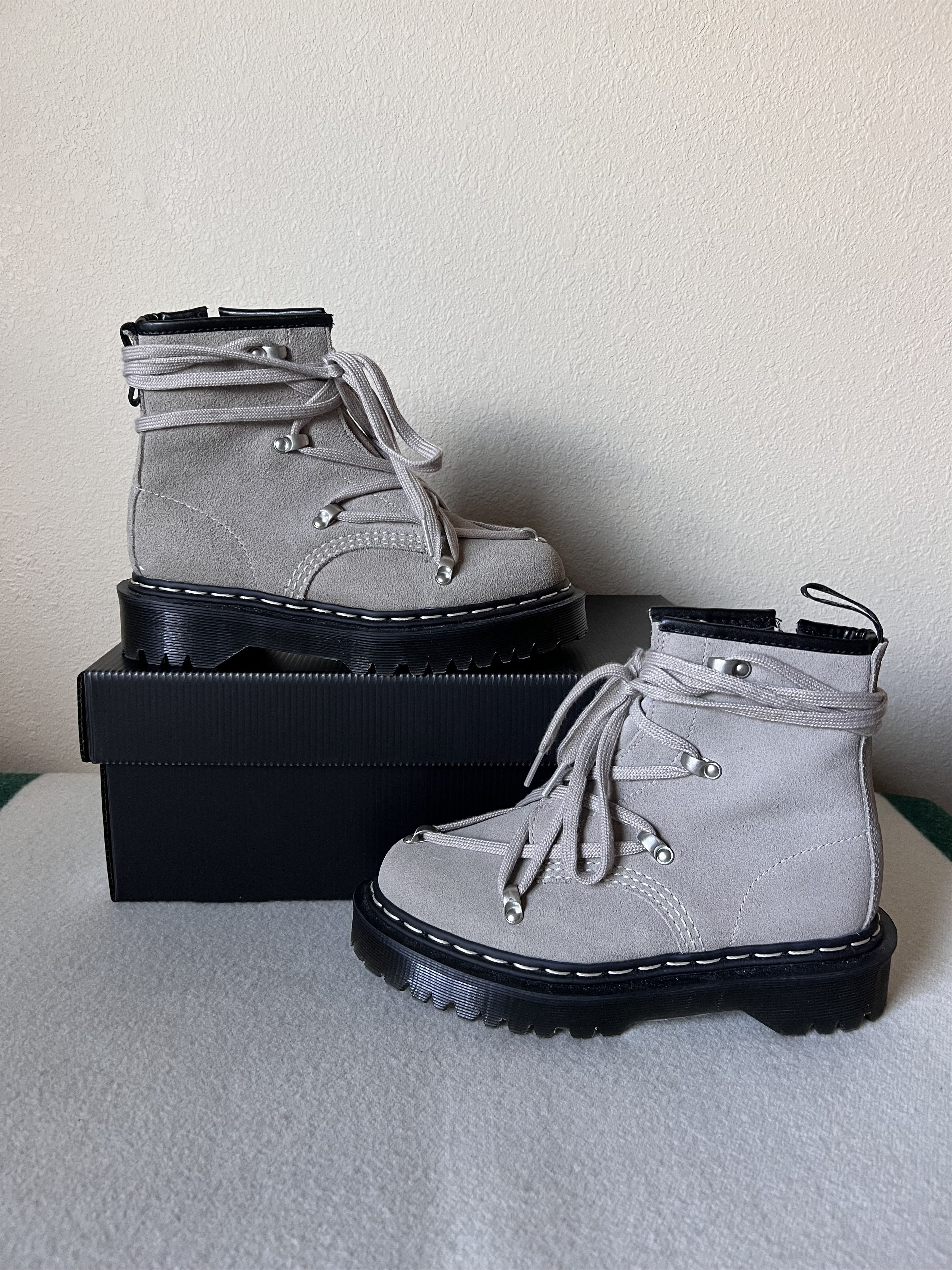 Dr. Martens × Rick Owens Rick Owens Dr. Martens 1460 Bex Suede Boots in Beige Size US 6 / IT 36 - 2 Thumbnail