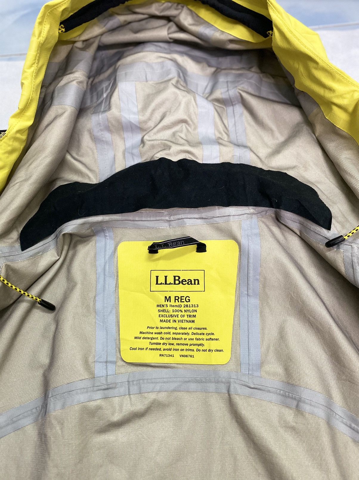 L.L. Bean L.L. Bean Mountain Nylon Jacket Waterproof Size US M / EU 48-50 / 2 - 17 Thumbnail