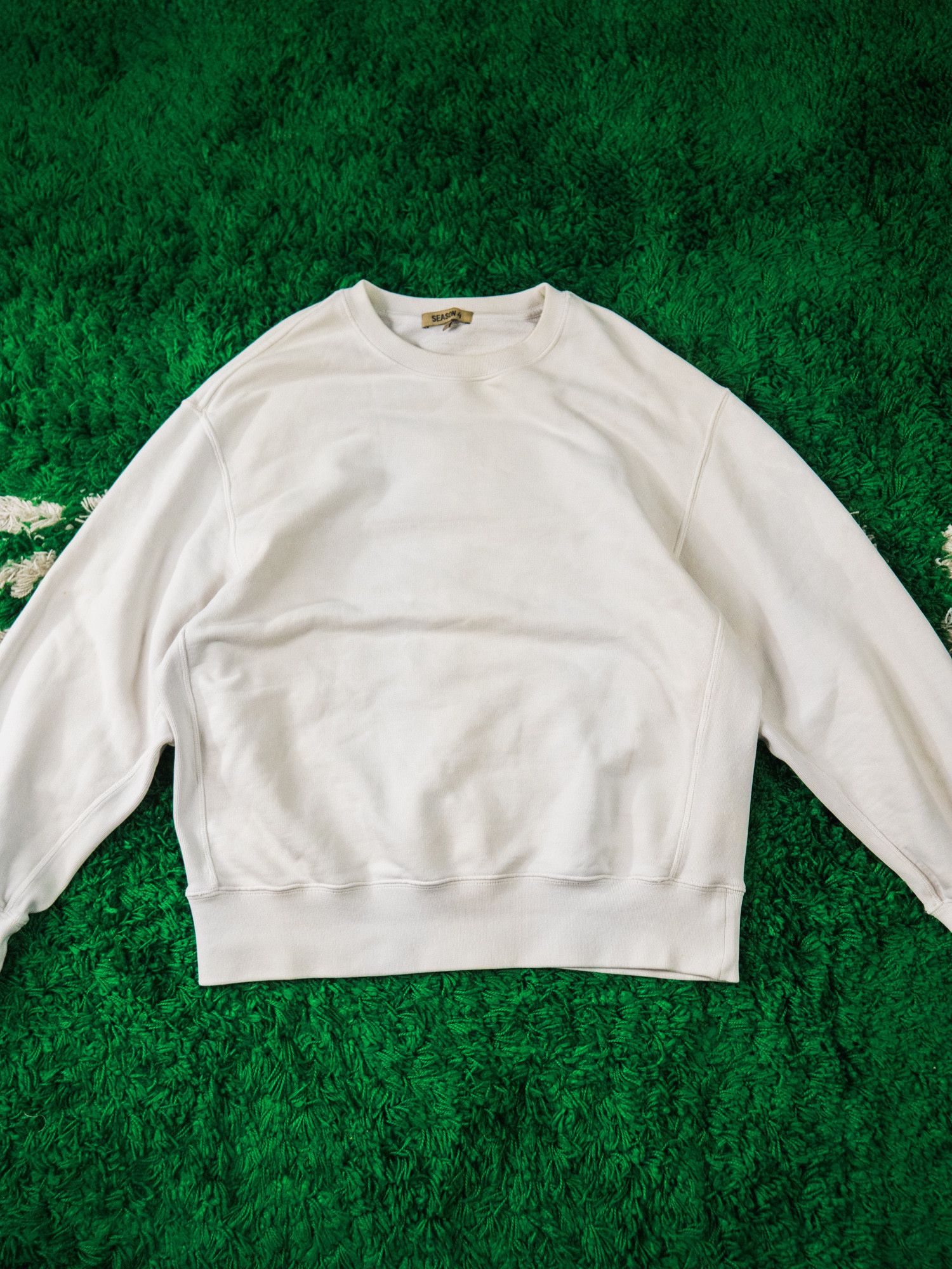 Yeezy YEEZY SEASON 4 CREWNECK MILK (S) Size US S / EU 44-46 / 1 - 1 Thumbnail