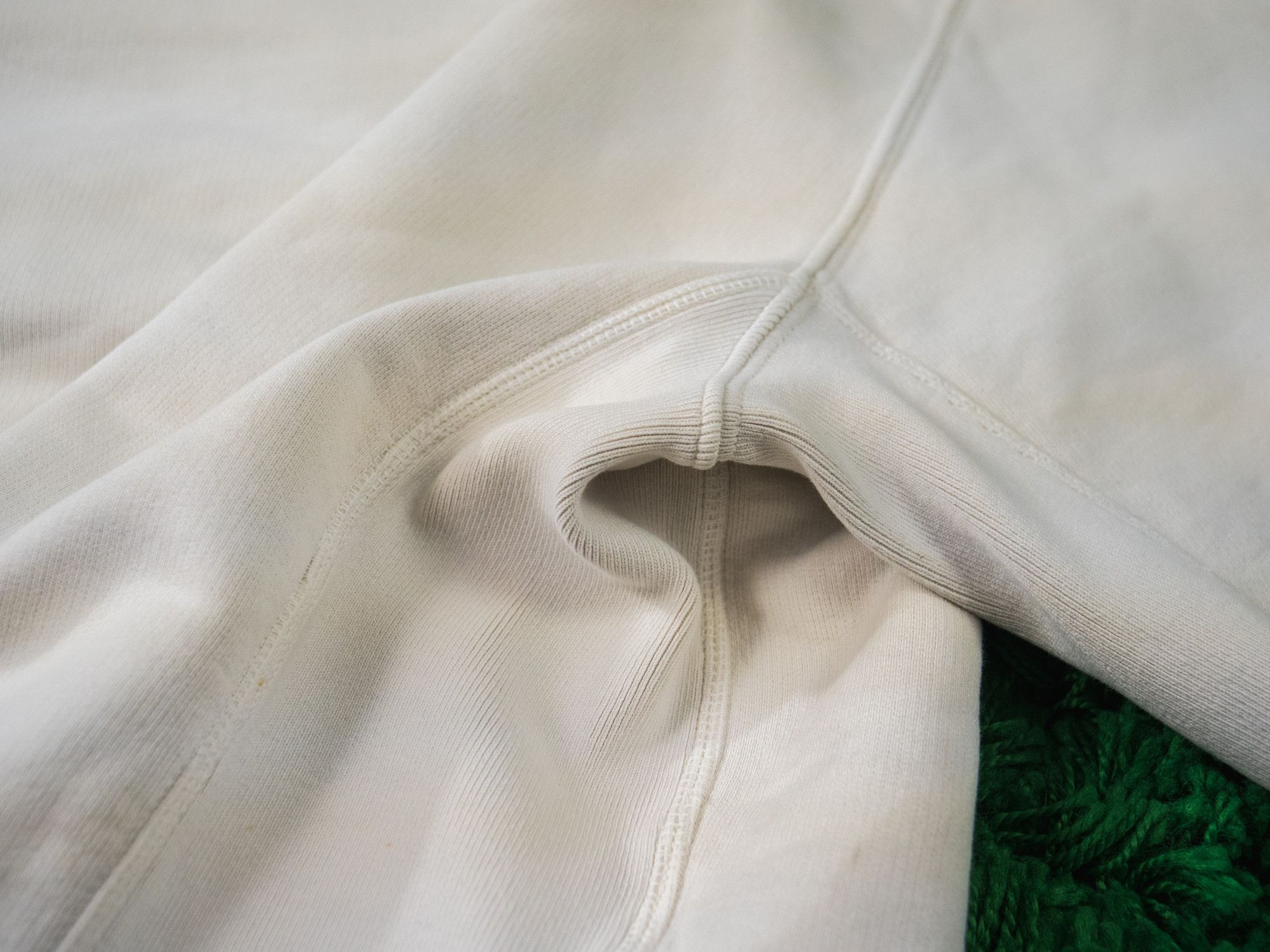 Yeezy YEEZY SEASON 4 CREWNECK MILK (S) Size US S / EU 44-46 / 1 - 8 Thumbnail