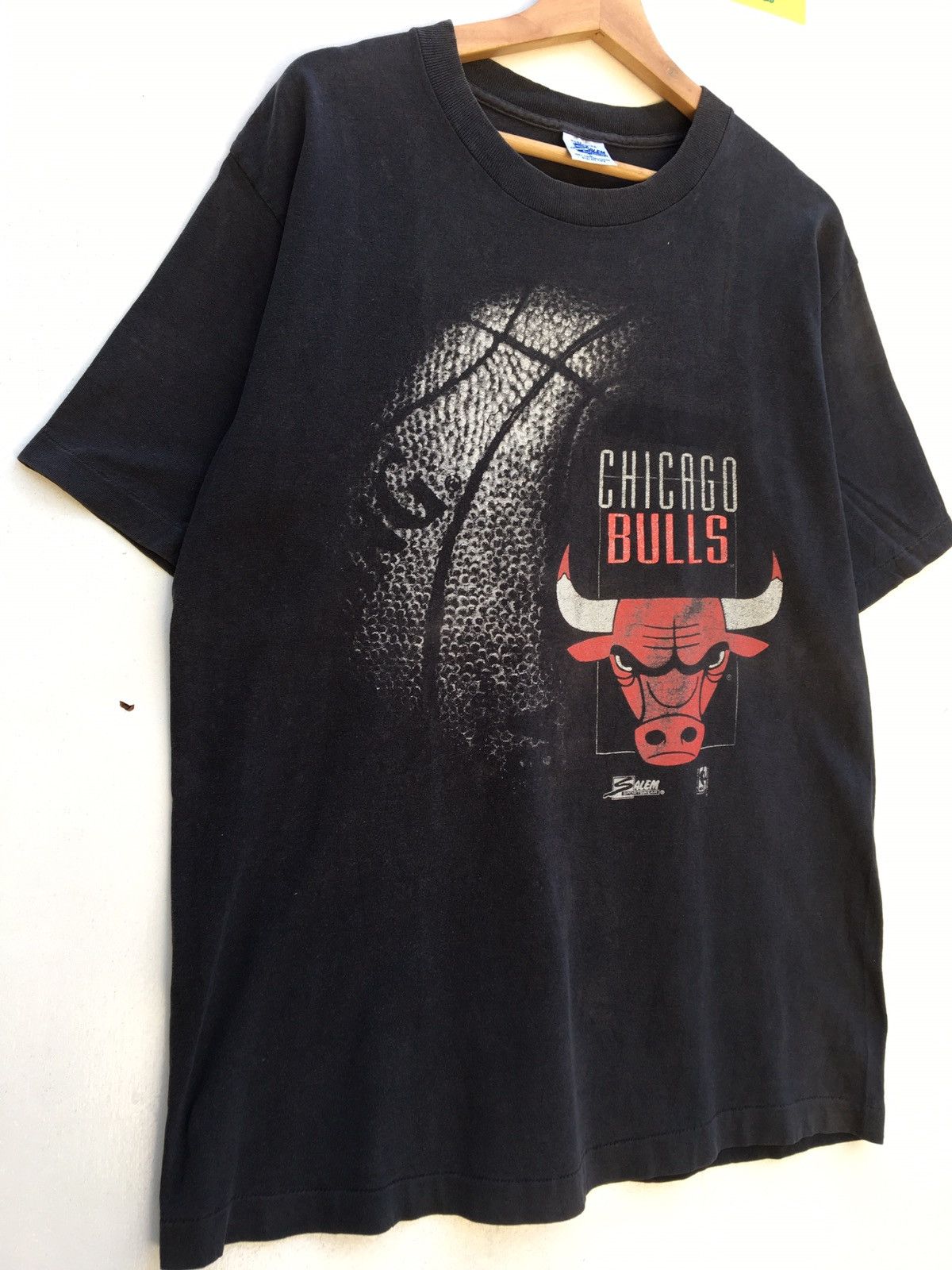 NBA VINTAGE Salem Sportswear Chicago Bulls 90s Tee T-shirt Size US L / EU 52-54 / 3 - 11 Thumbnail