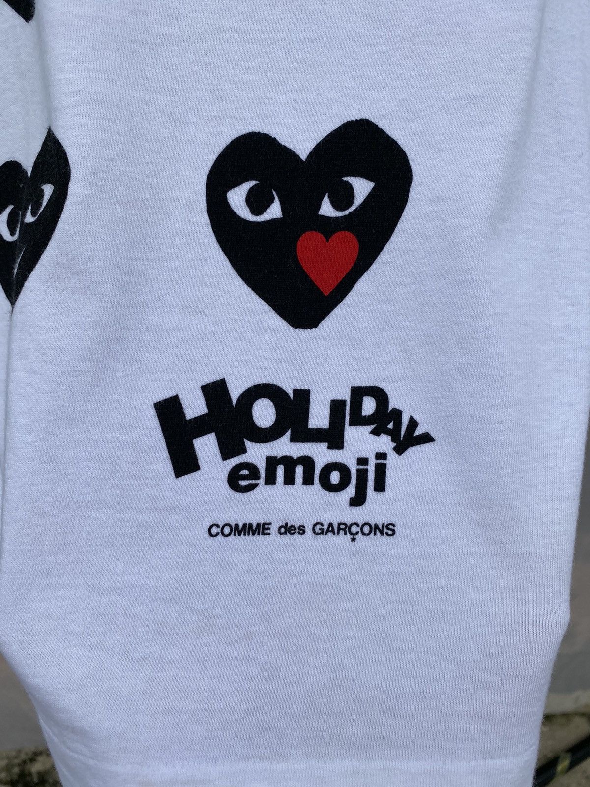 Comme des Garcons AD2016 comme des garçons play holiday emoji hearts tee Size US M / EU 48-50 / 2 - 6 Thumbnail