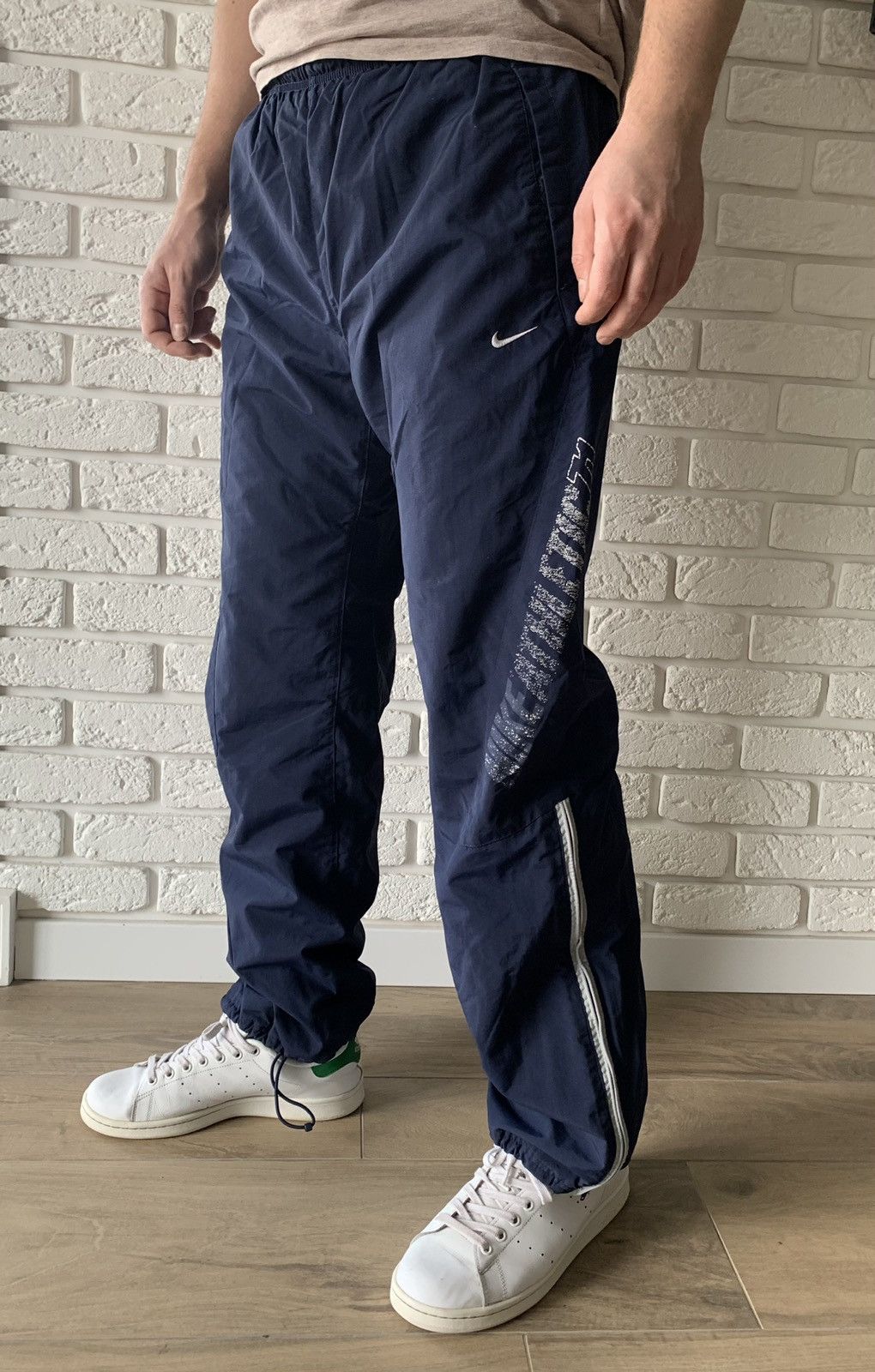 Vintage Vintage Nike embroidered swoosh sweatpants Size US 34 / EU 50 - 1 Thumbnail