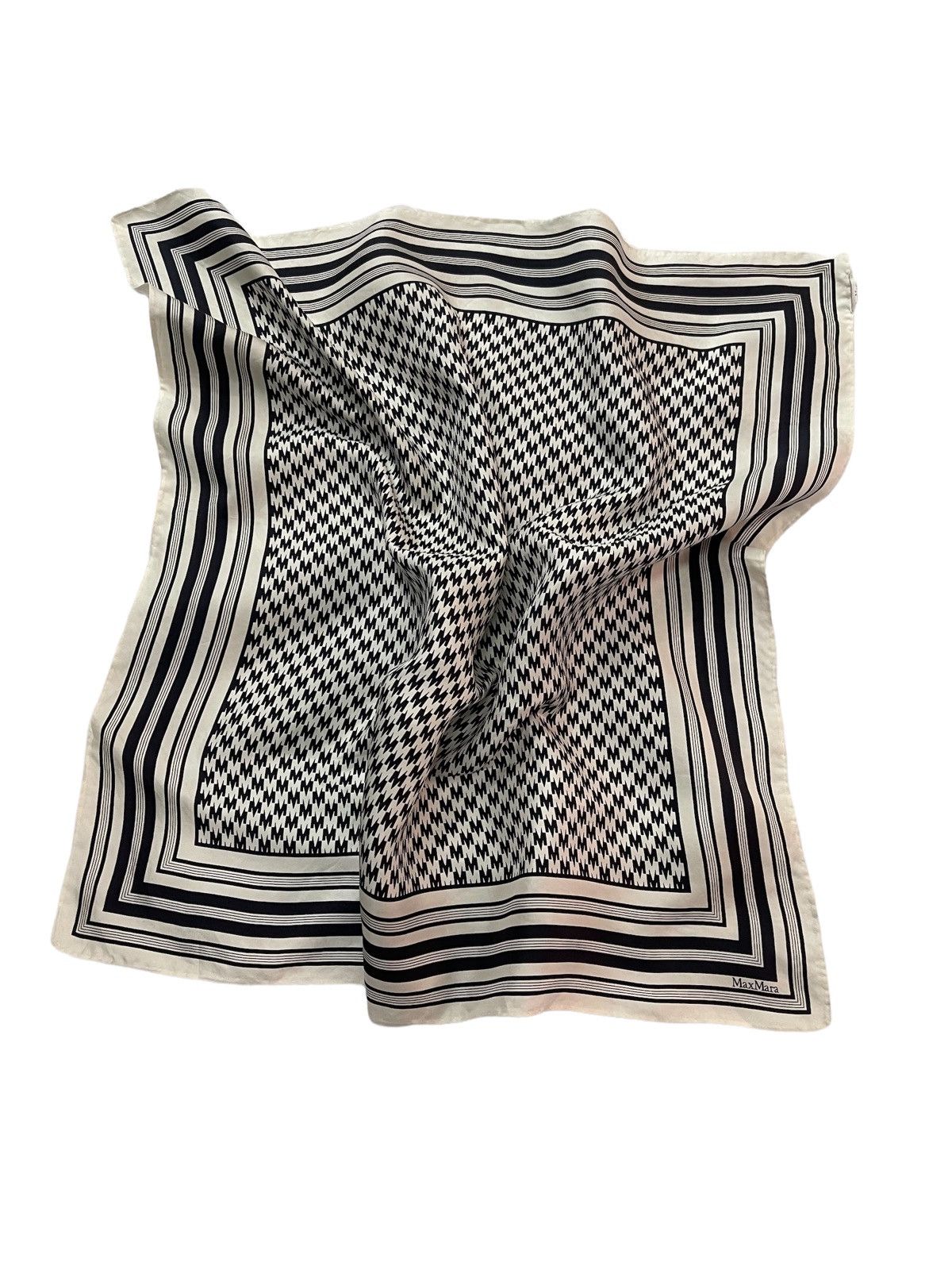 image of Max Mara Maxmara Silk Scarves Made In Italy in Black White, Women's