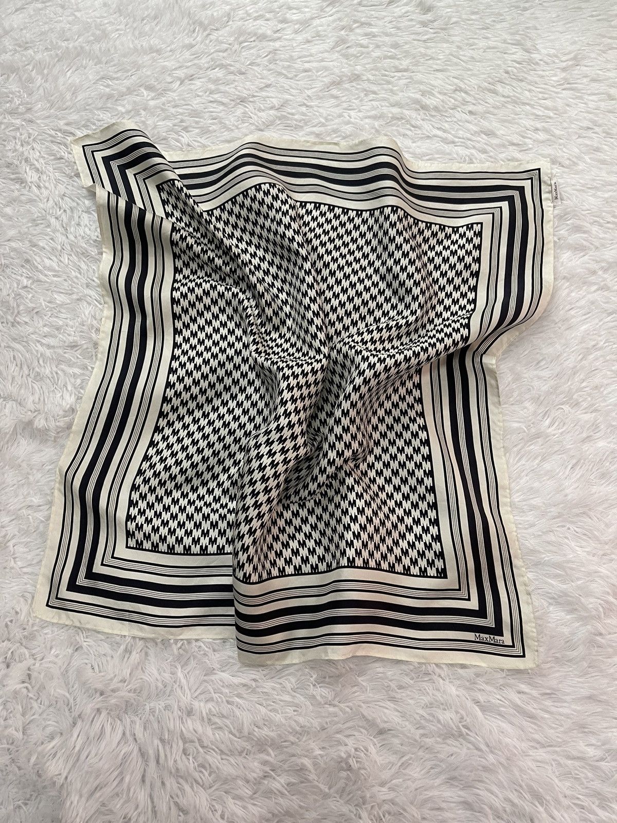 Max Mara MaxMara Silk Scarves Made in italy Size ONE SIZE - 2 Thumbnail
