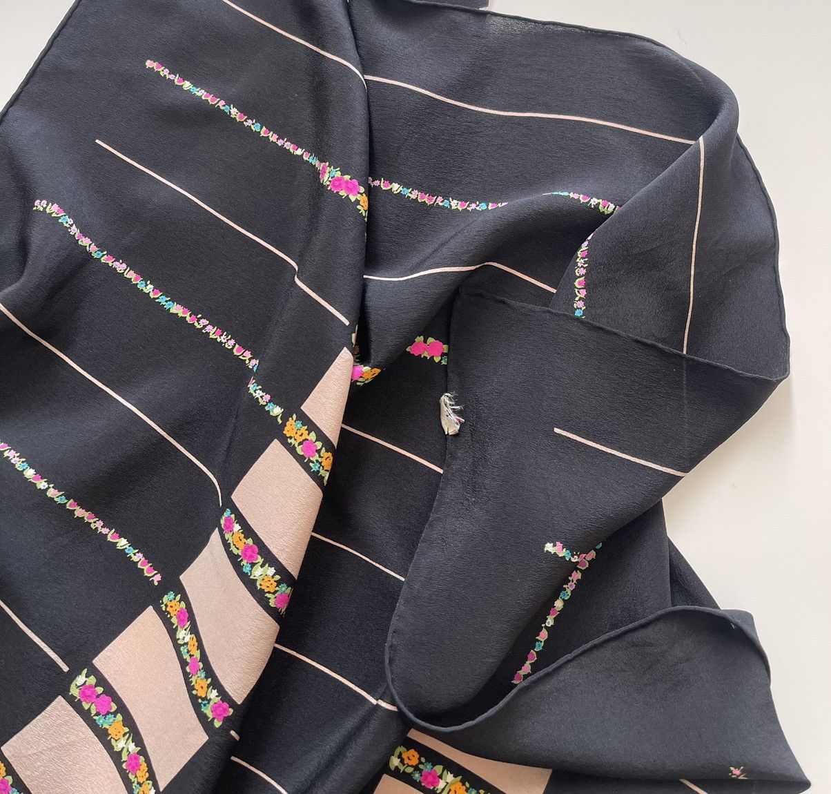 Christian Dior Monsieur Vintage Christian Dior Luxury Silk Scarves Size ONE SIZE - 9 Thumbnail