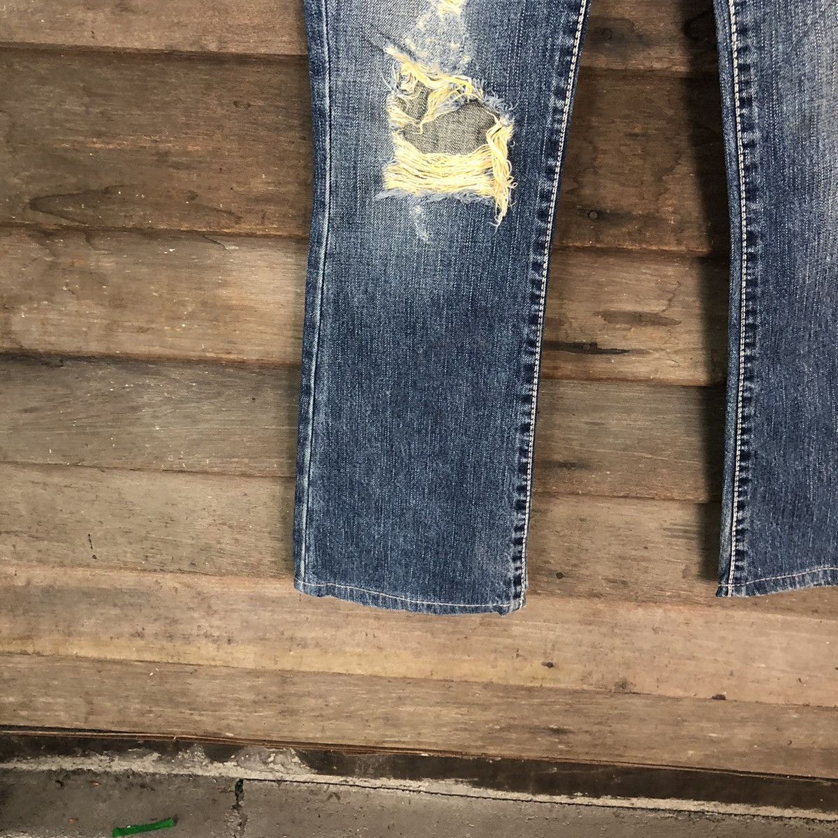 Japanese Brand Nuve bad girl Japan bootcut Distressed Denim Pants #5002 Size 28" / US 6 / IT 42 - 8 Thumbnail