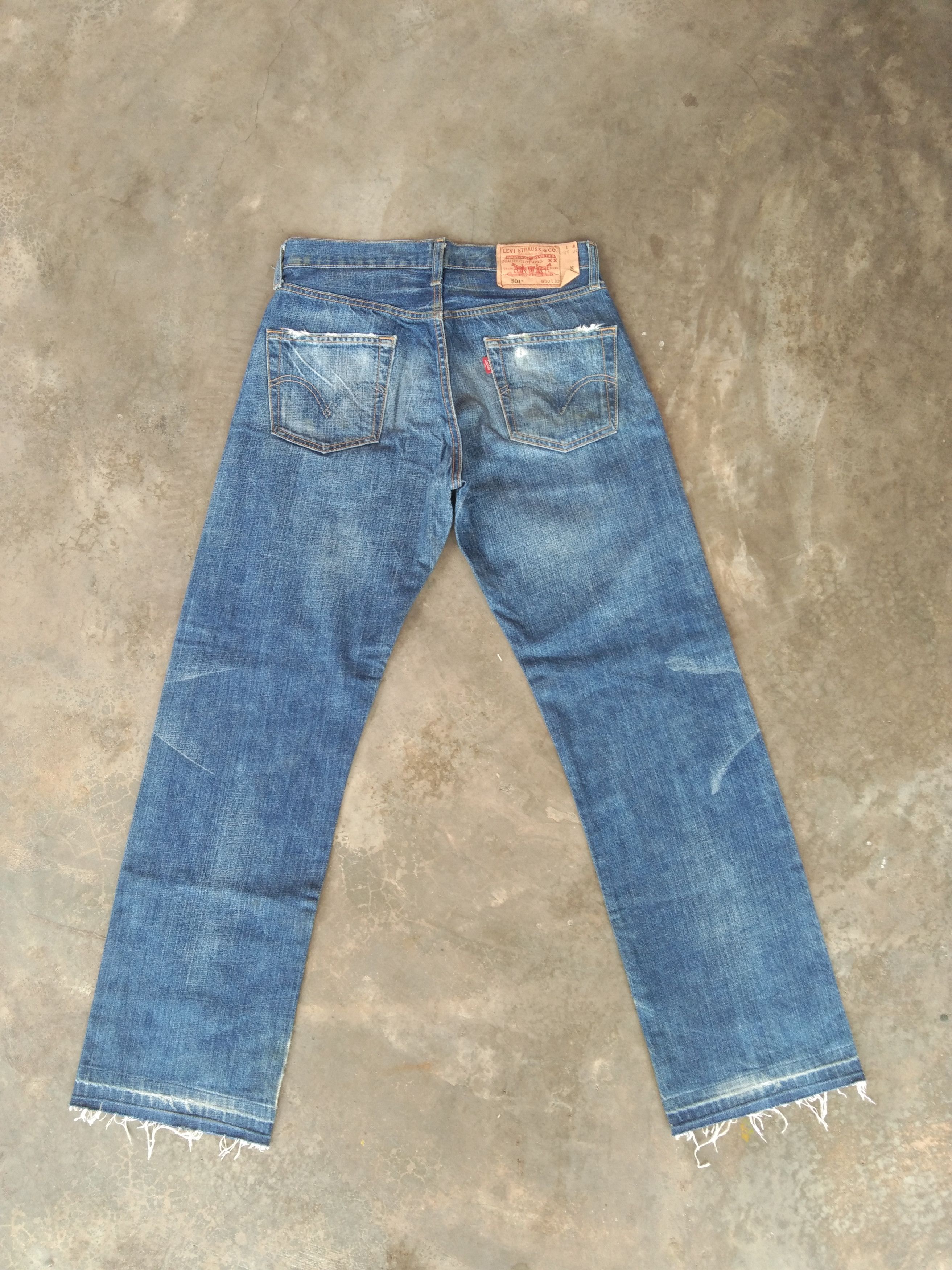 Vintage Distressed Levi’s 501s (M)