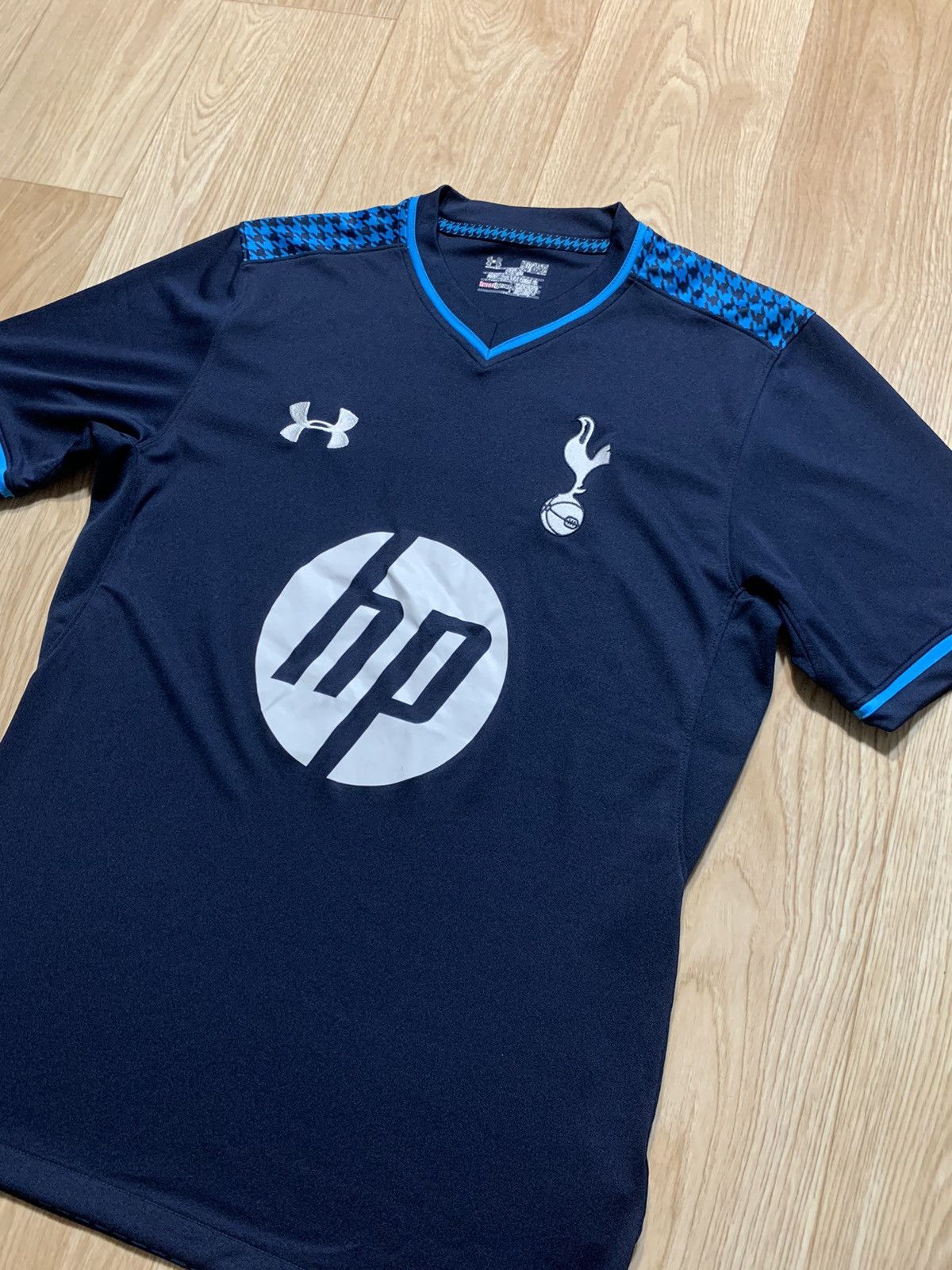 Under Armour TOTTENHAM HOTSPUR 2013 2014 THIRD SHIRT FOOTBALL SOCCER Size US M / EU 48-50 / 2 - 2 Thumbnail