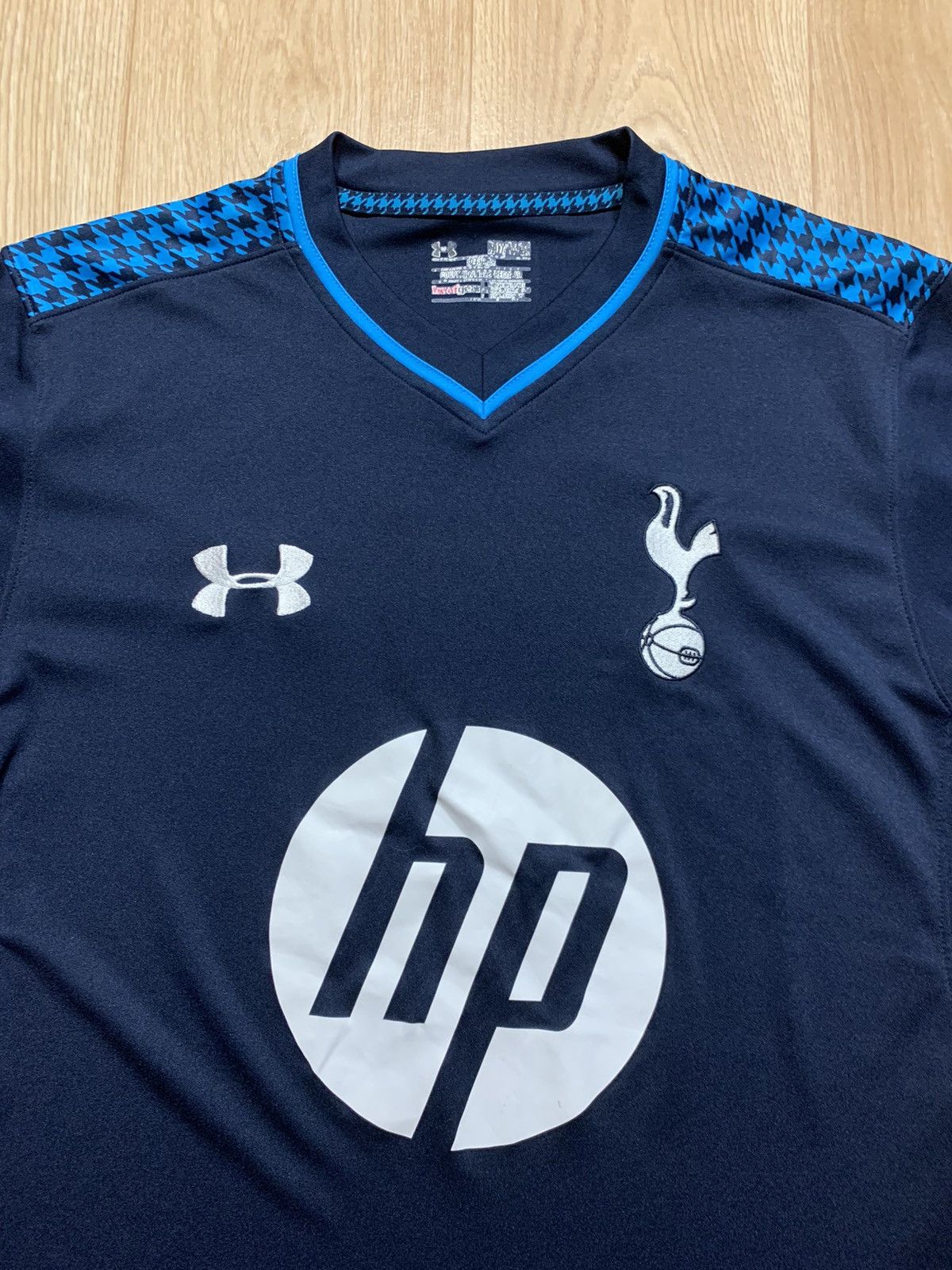 Under Armour TOTTENHAM HOTSPUR 2013 2014 THIRD SHIRT FOOTBALL SOCCER Size US M / EU 48-50 / 2 - 3 Thumbnail