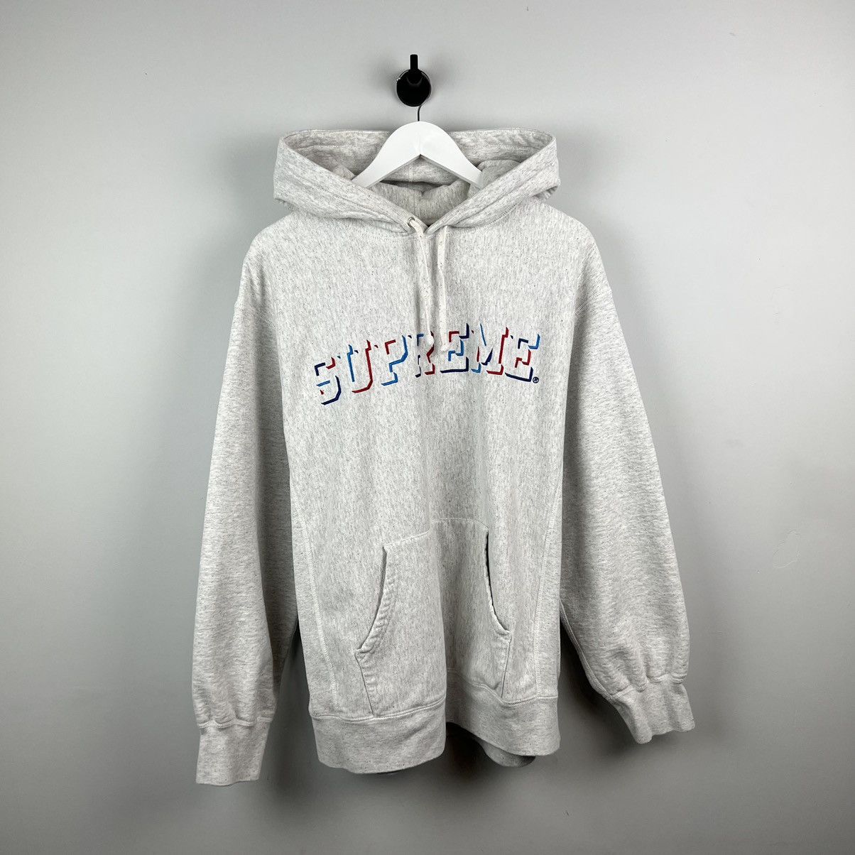 Supreme store hoodie outlet