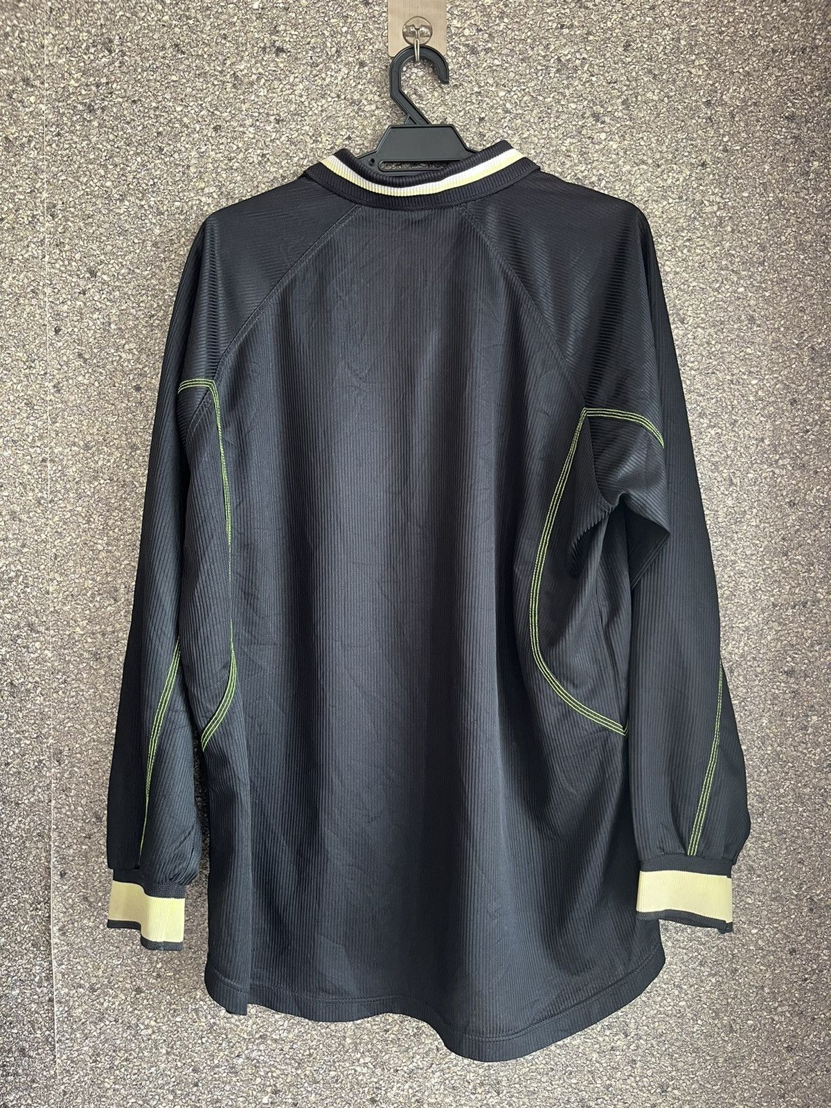 Vintage Man Utd Sharp ft58 Size US L / EU 52-54 / 3 - 4 Thumbnail