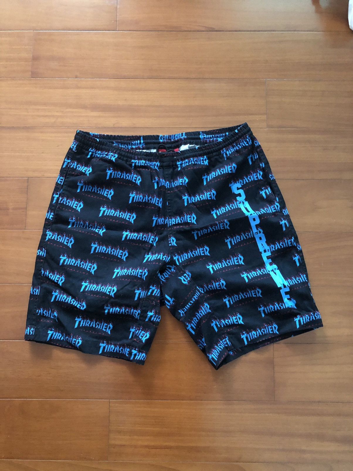 Supreme thrasher shorts gold 2024 L