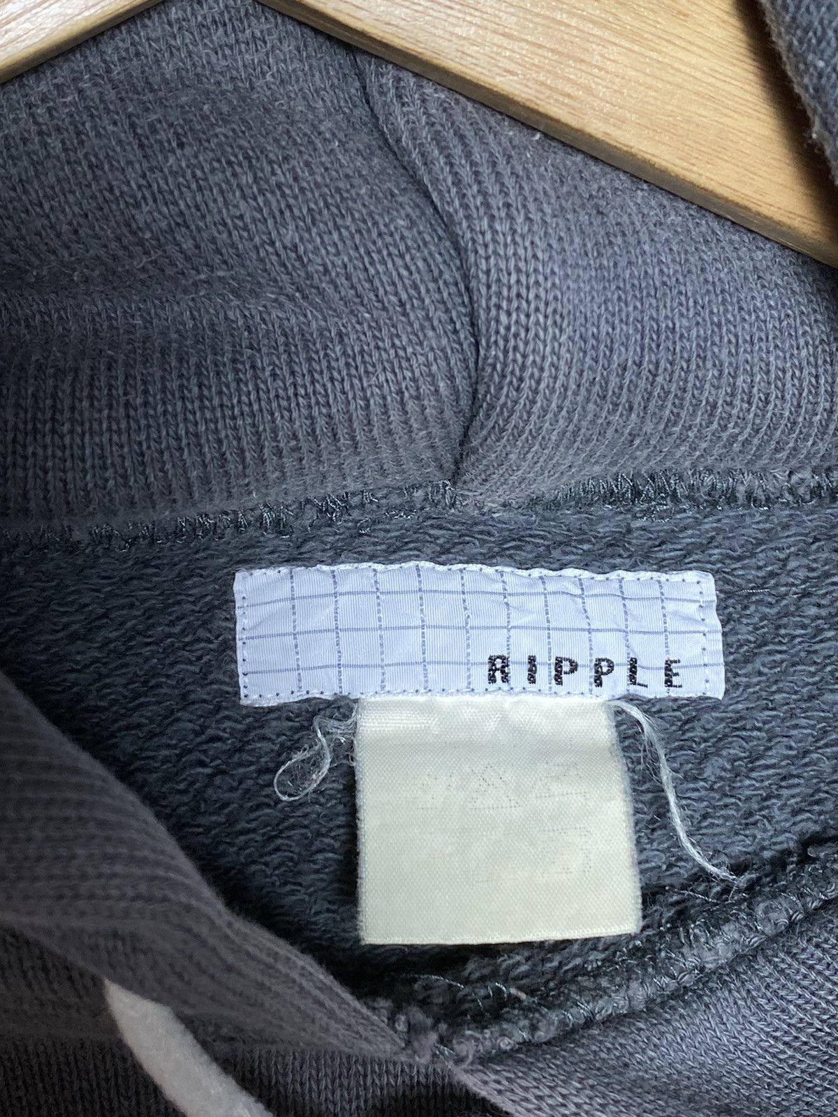 Japanese Brand Vintage Ripple Avant Garde Embroidered Hoodies Size US L / EU 52-54 / 3 - 5 Thumbnail