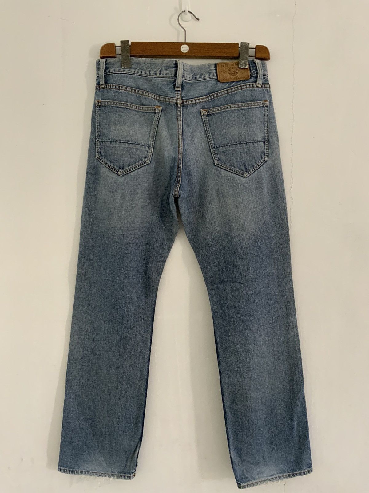 Eddie Bauer Eddie Bauer Distressed Denim Jean Size US 35 - 2 Thumbnail