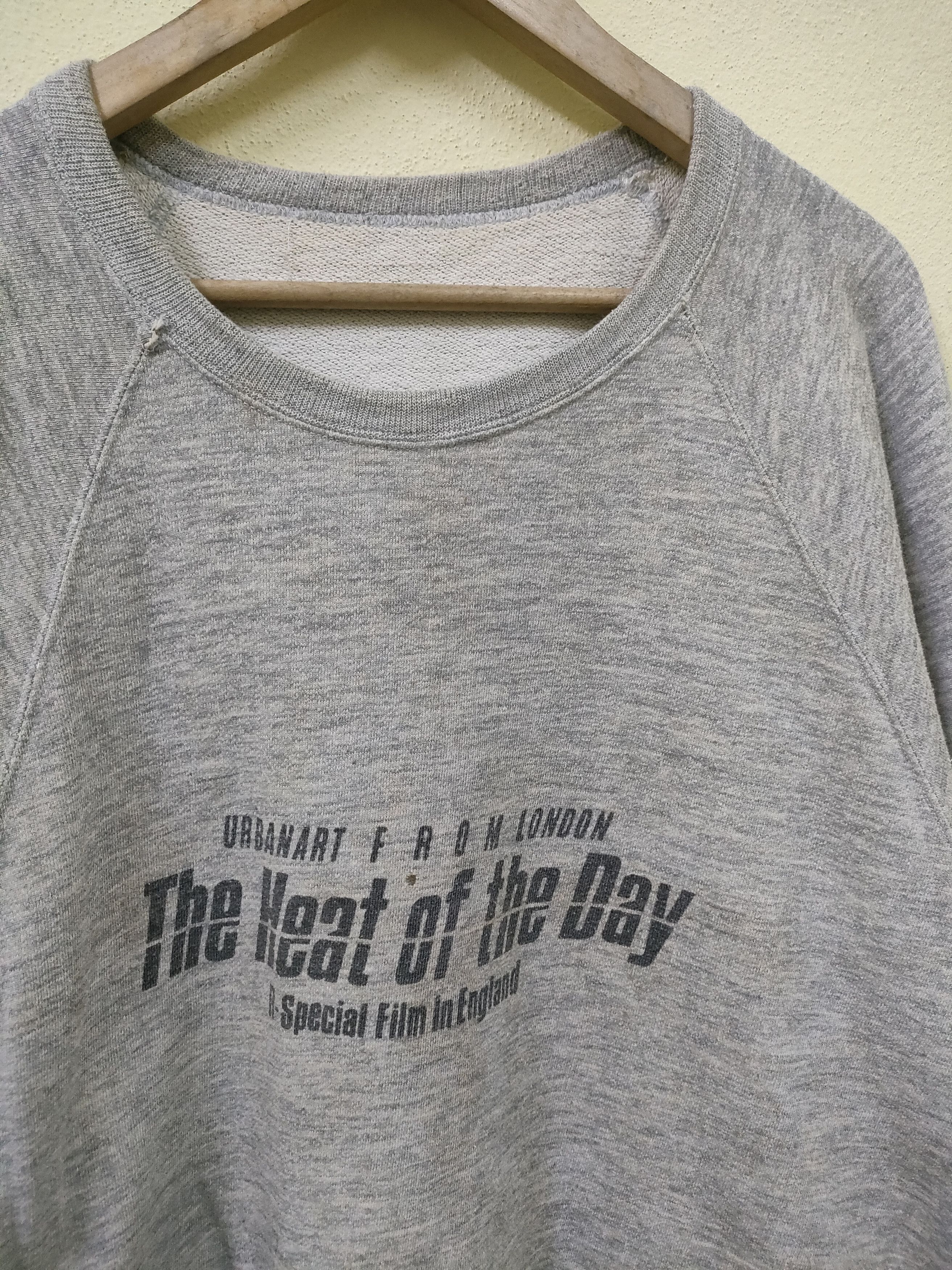 Vintage Vintage The Heat Of The Day Movie Distressed sweatshirt Size US L / EU 52-54 / 3 - 10 Thumbnail