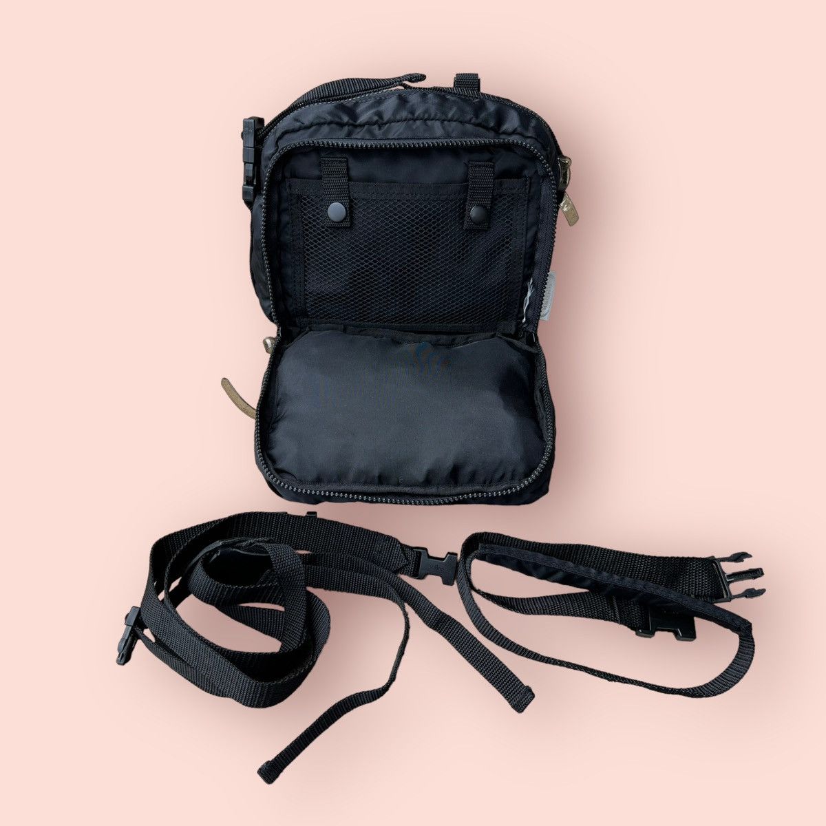 Vintage VINTAGE UNDERGROUND 3 WAY UTILITY TRAVEL BAG Size ONE SIZE - 22 Thumbnail