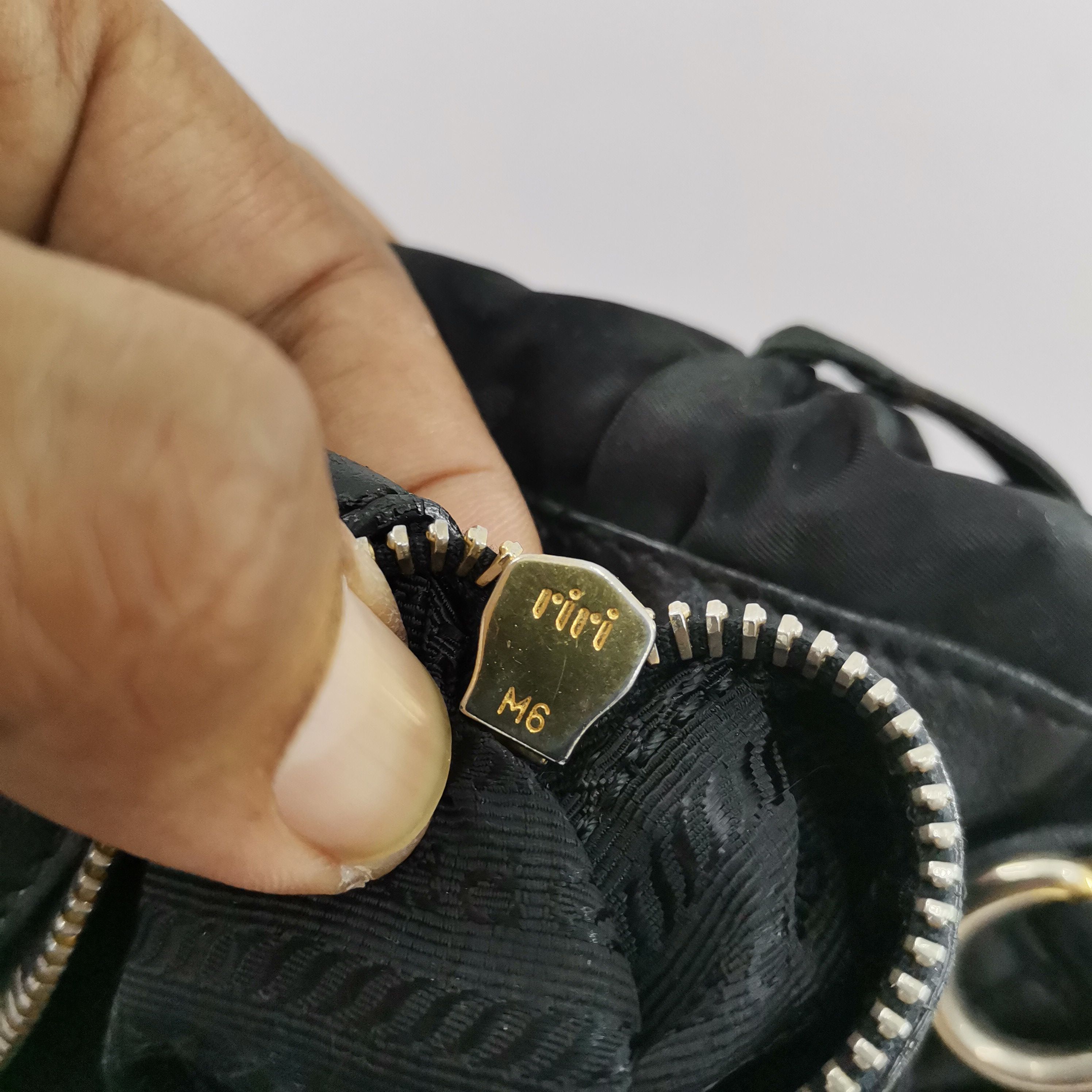 Prada Authentic Prada Hand Bag Size ONE SIZE - 9 Thumbnail