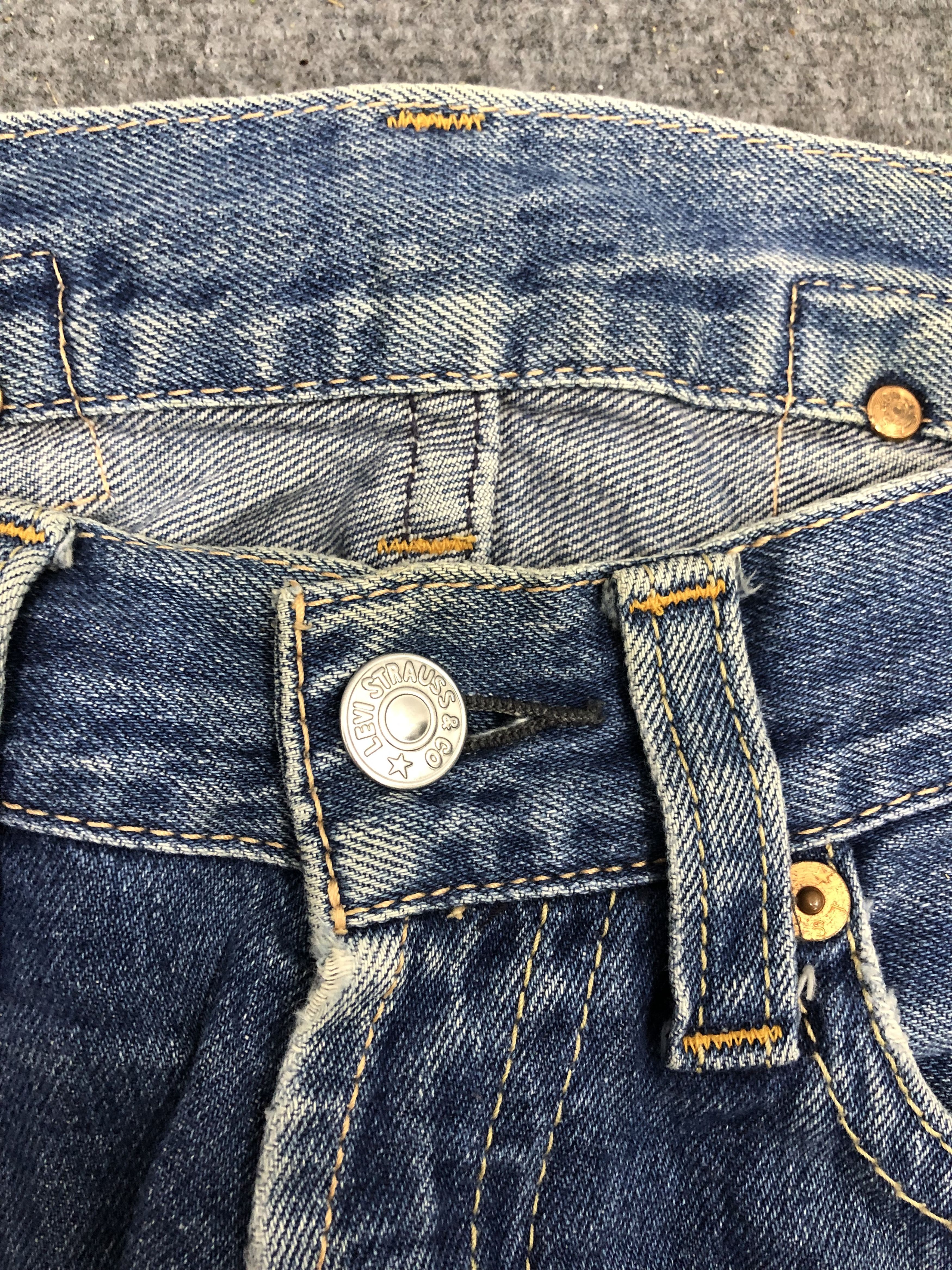 Levi's Vintage Levis 902 Light Wash Jeans DP1261 Size US 33 - 8 Thumbnail