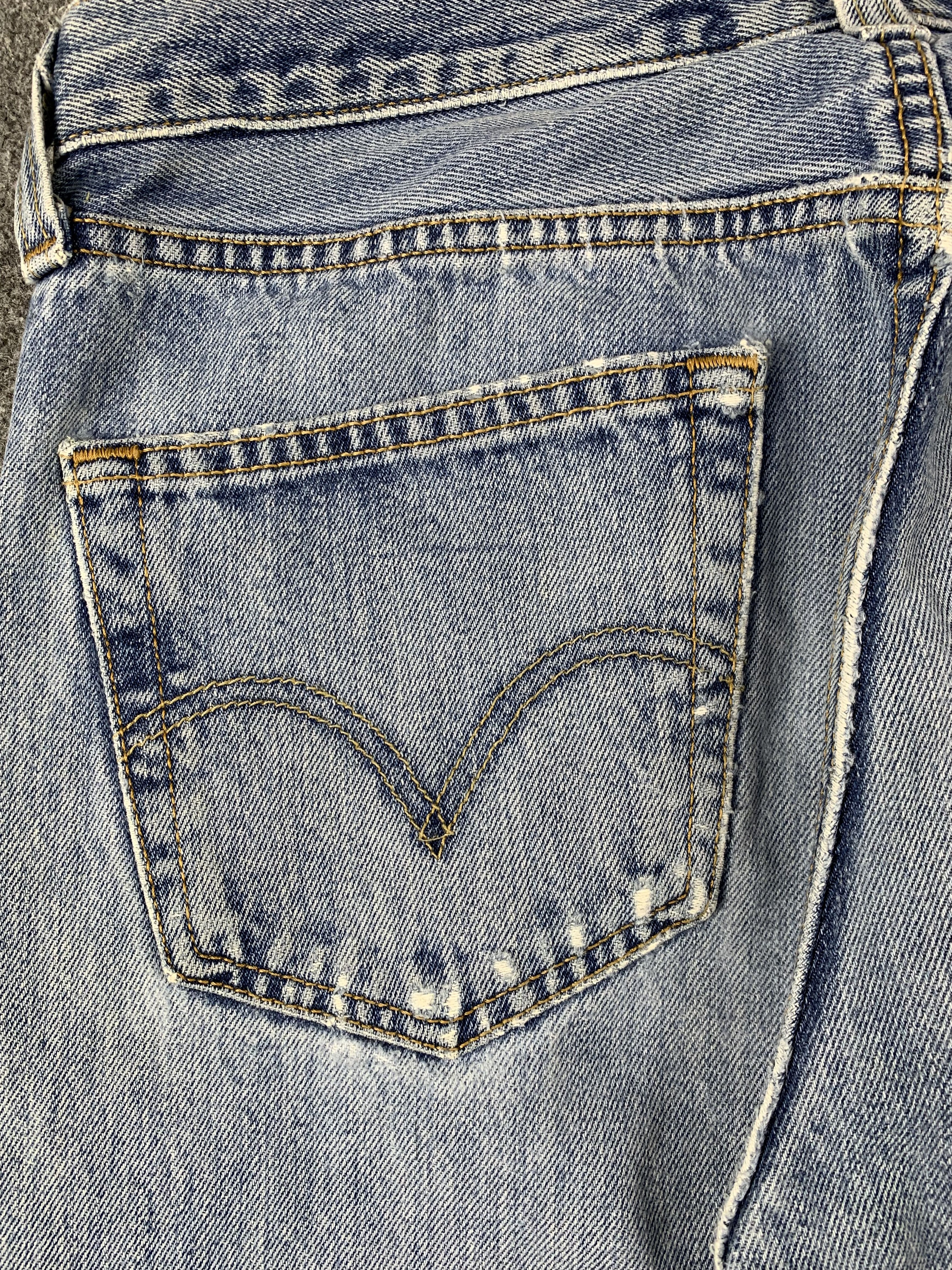Levi's Vintage Levis 501 Light Wash Jeans DP2127 Size US 31 - 19 Thumbnail