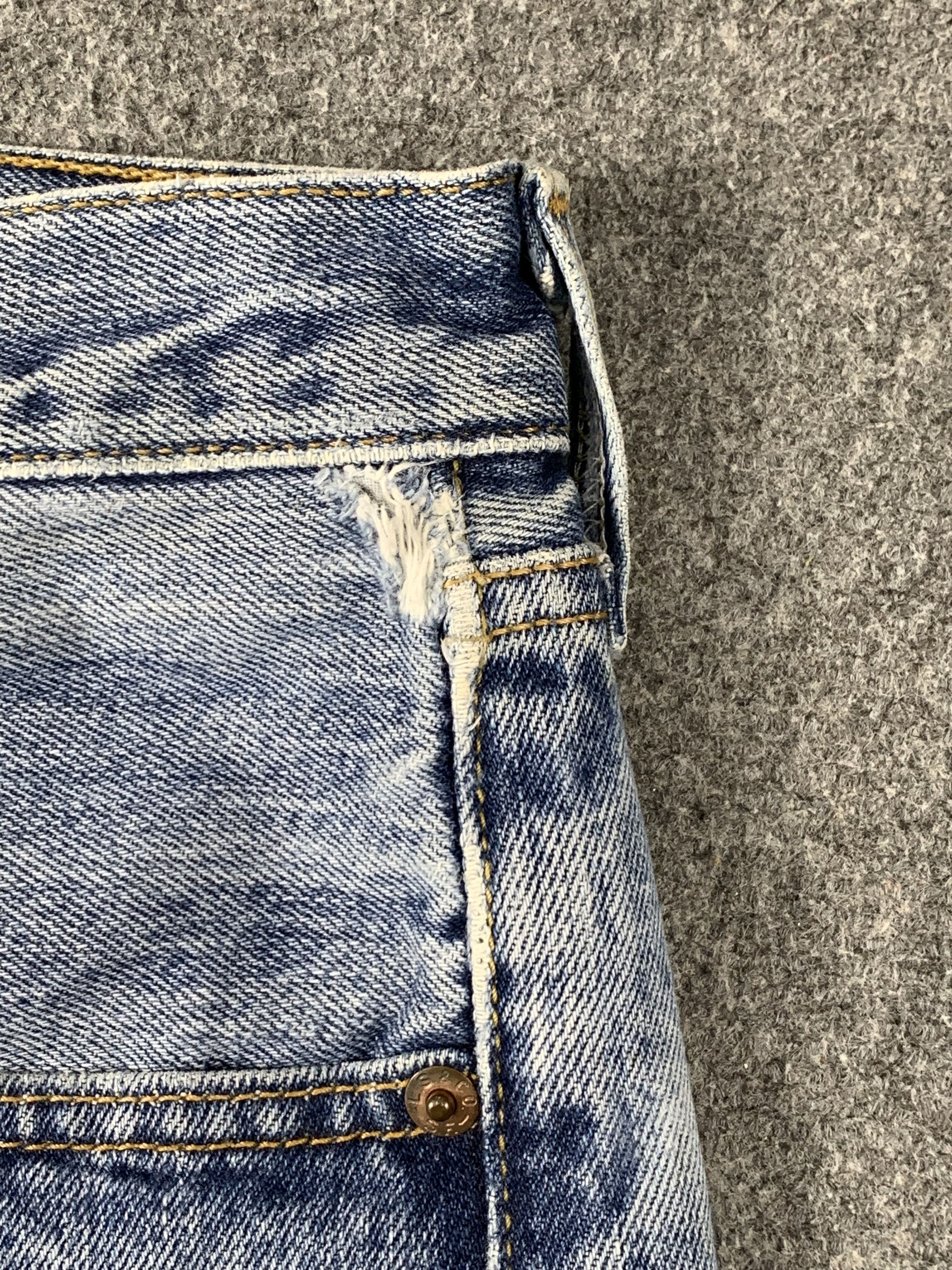Levi's Vintage Levis 501 Light Wash Jeans DP2127 Size US 31 - 12 Thumbnail