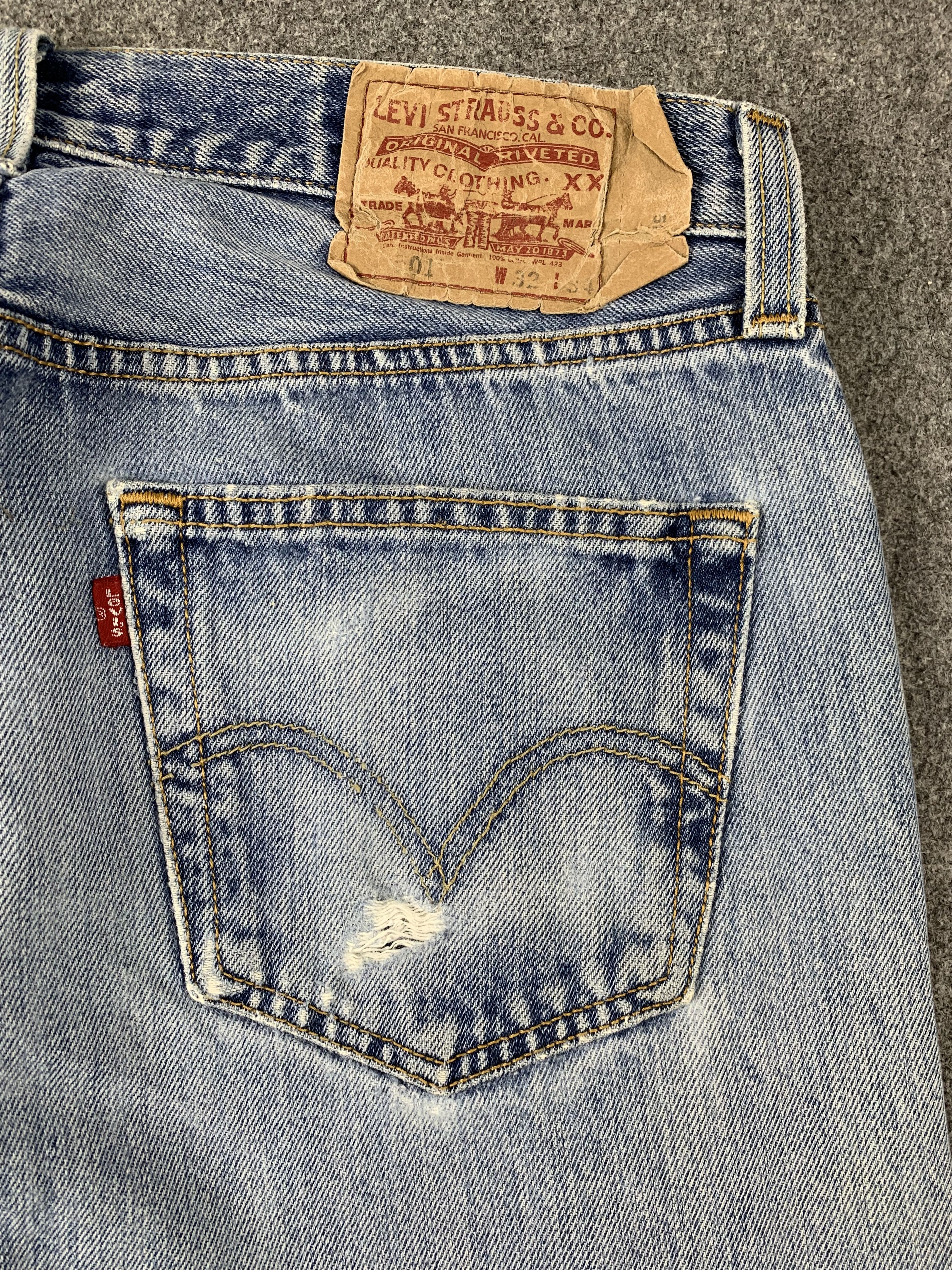 Levi's Vintage Levis 501 Light Wash Jeans DP2127 Size US 31 - 18 Thumbnail