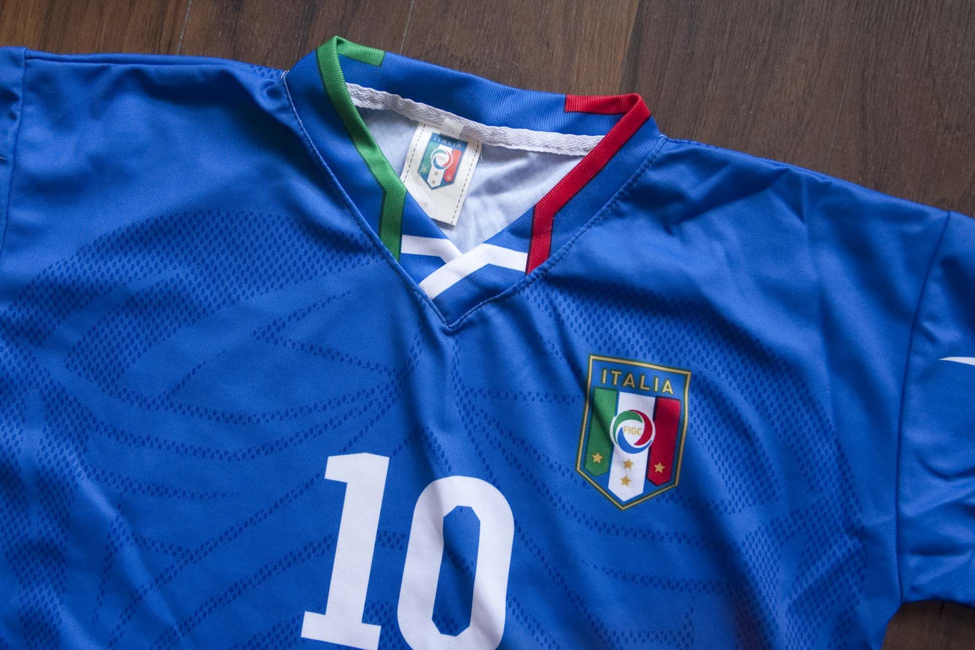Vintage Francesco Totti Jersey Italia Size M Size US M / EU 48-50 / 2 - 4 Thumbnail