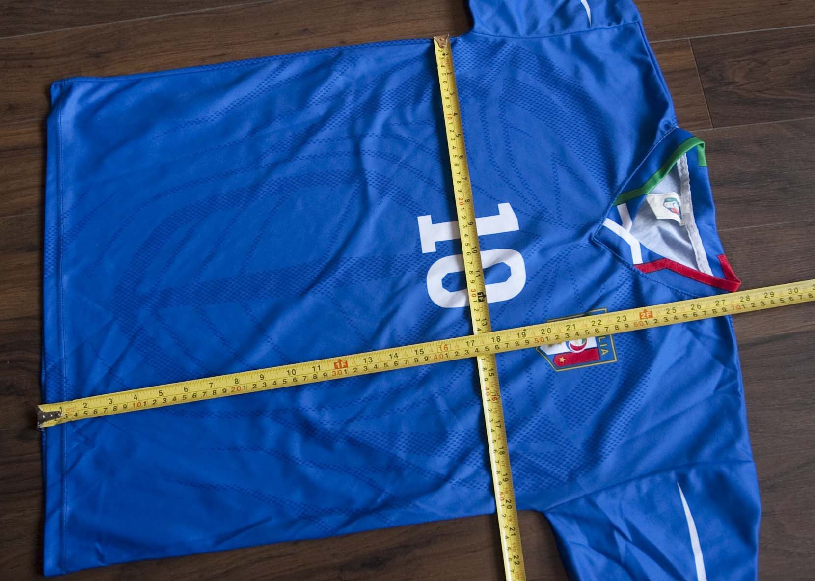 Vintage Francesco Totti Jersey Italia Size M Size US M / EU 48-50 / 2 - 3 Thumbnail
