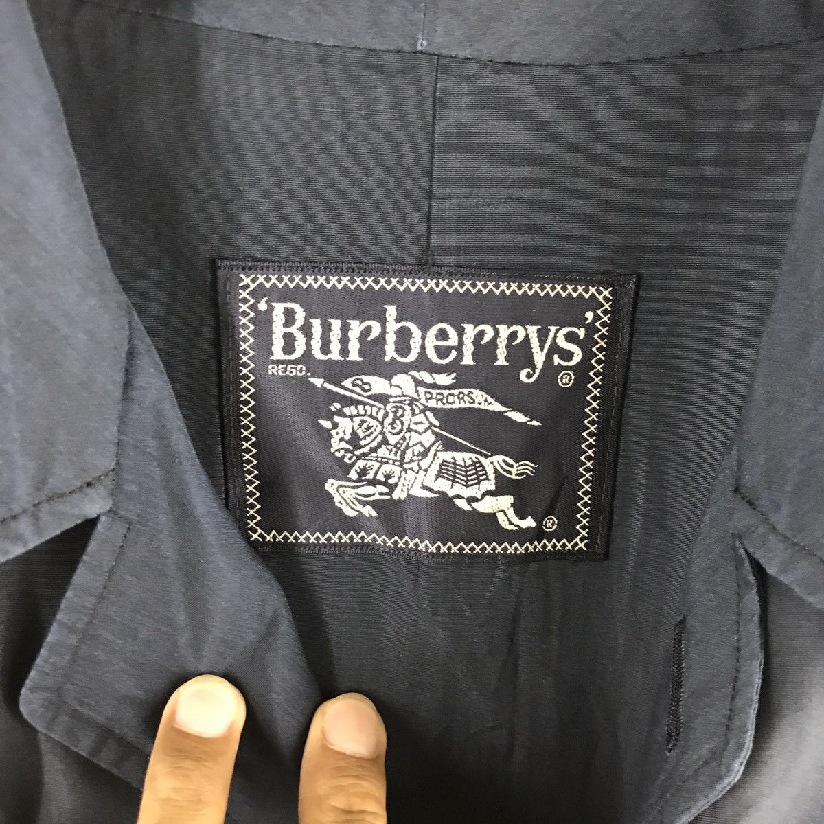 Burberry 🔊🔥FINAL DROP🔥Burberry Navy Blue Kensington Trench coat Size US S / EU 44-46 / 1 - 9 Thumbnail